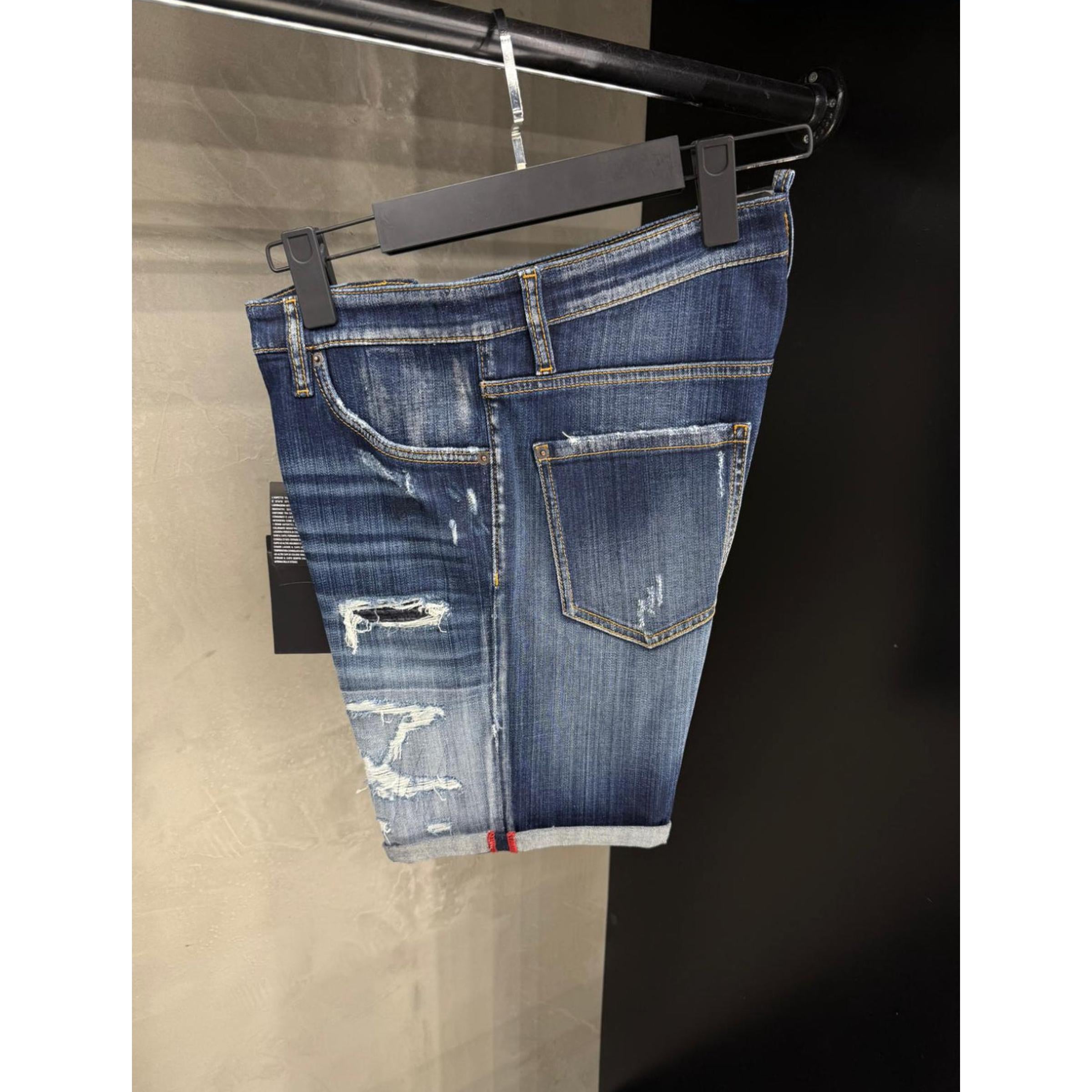 Tmavě modré džínové roztrhané kraťasy