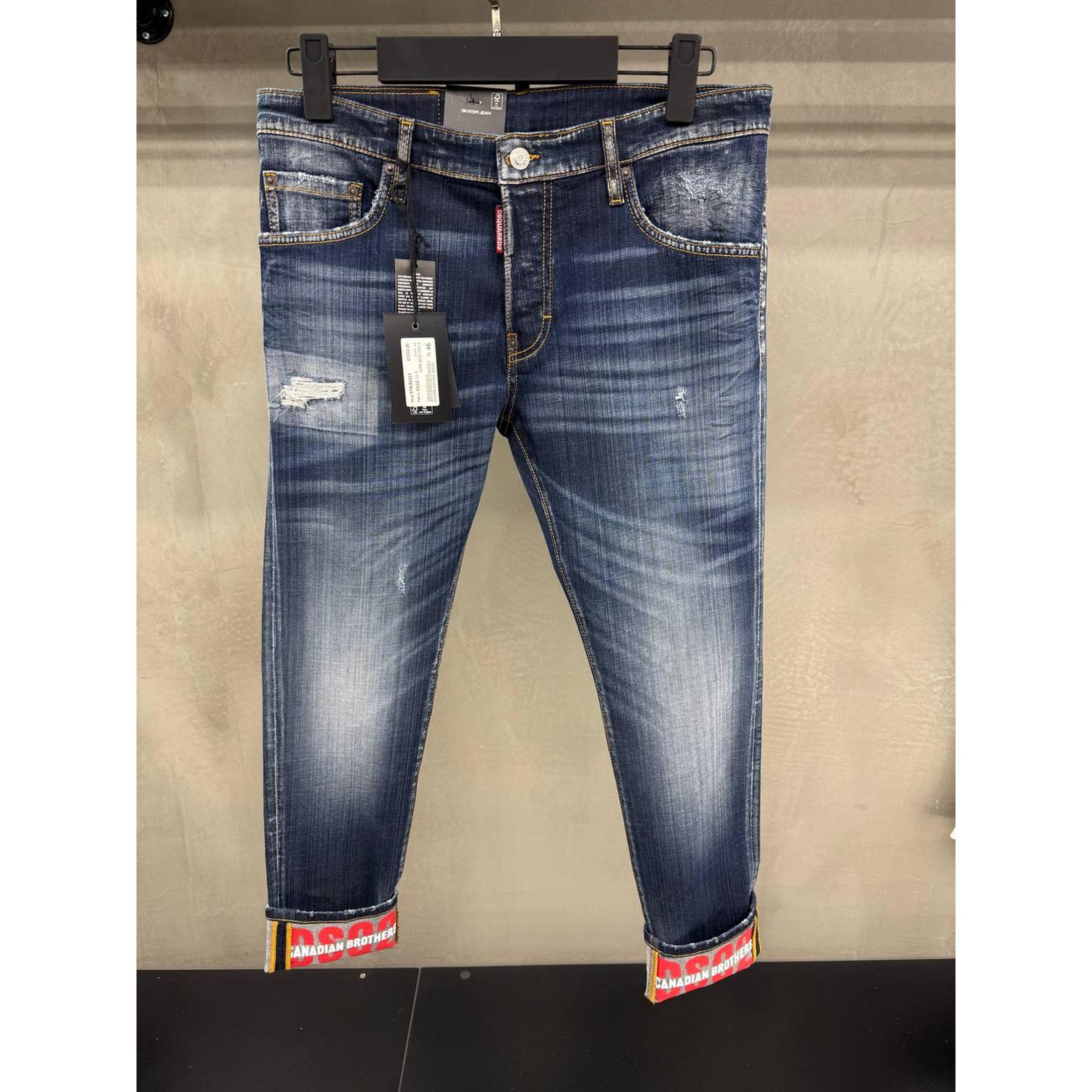 Plave traperice s crvenom podstavom