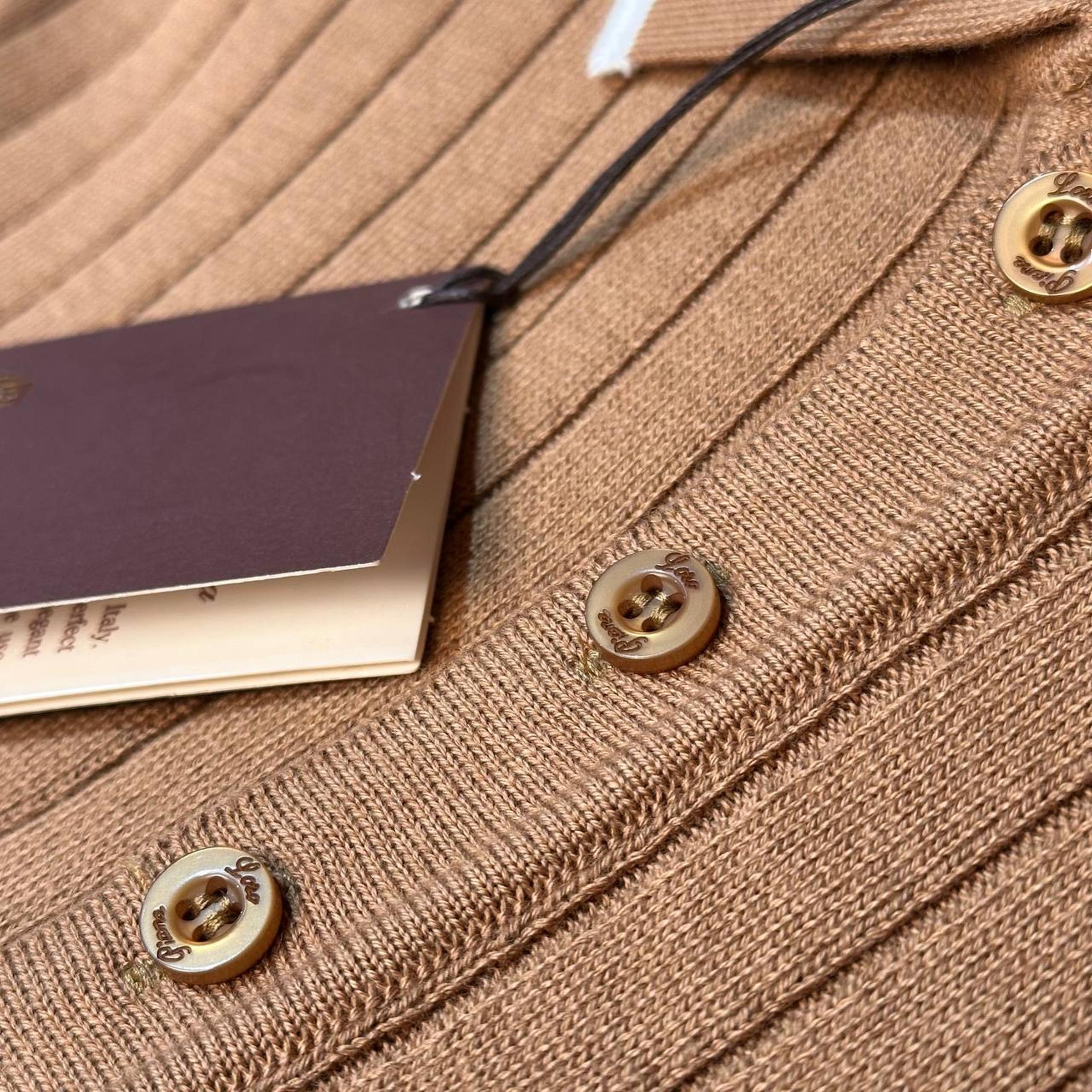 Smeđi pleteni džemper