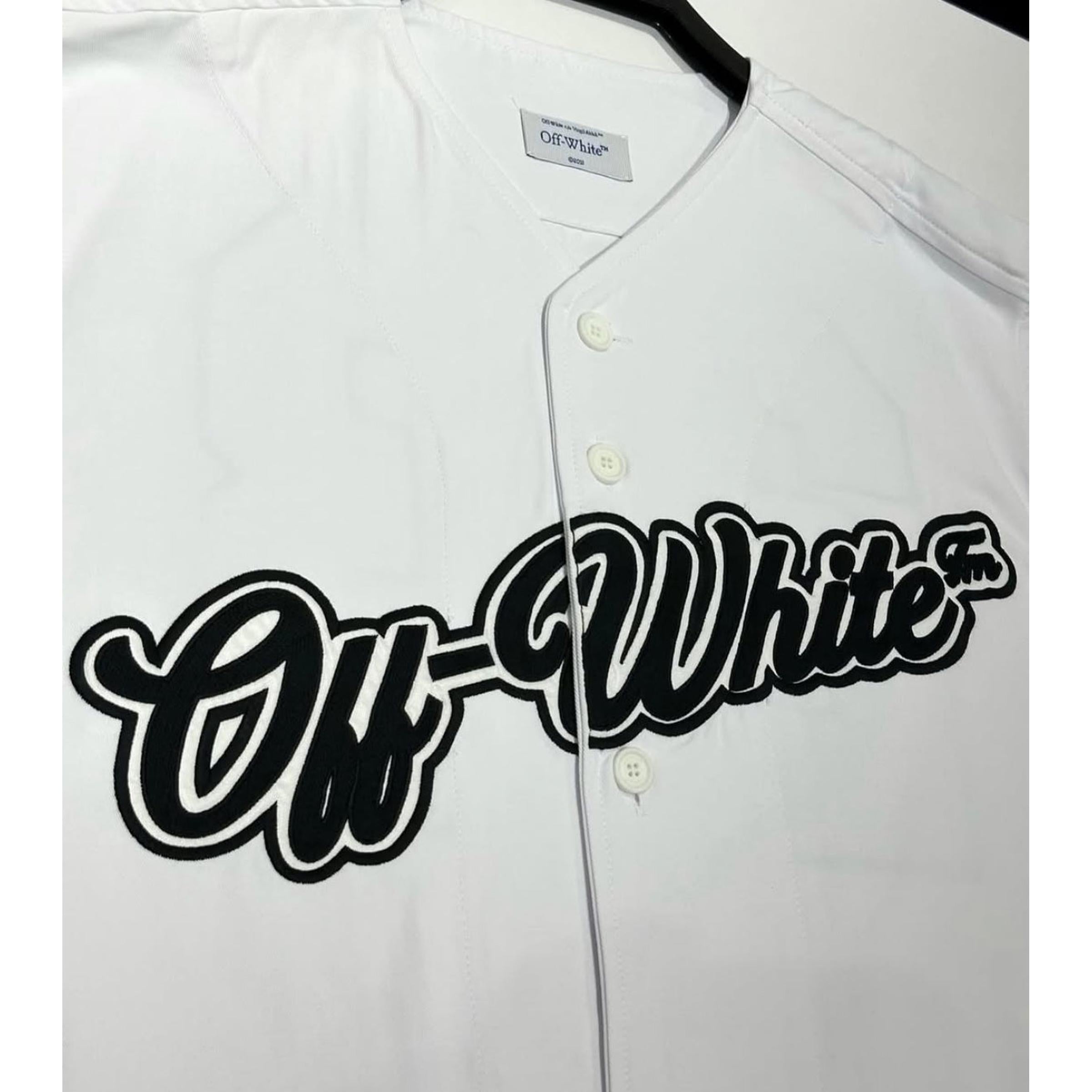 Bijela prevelika košulja