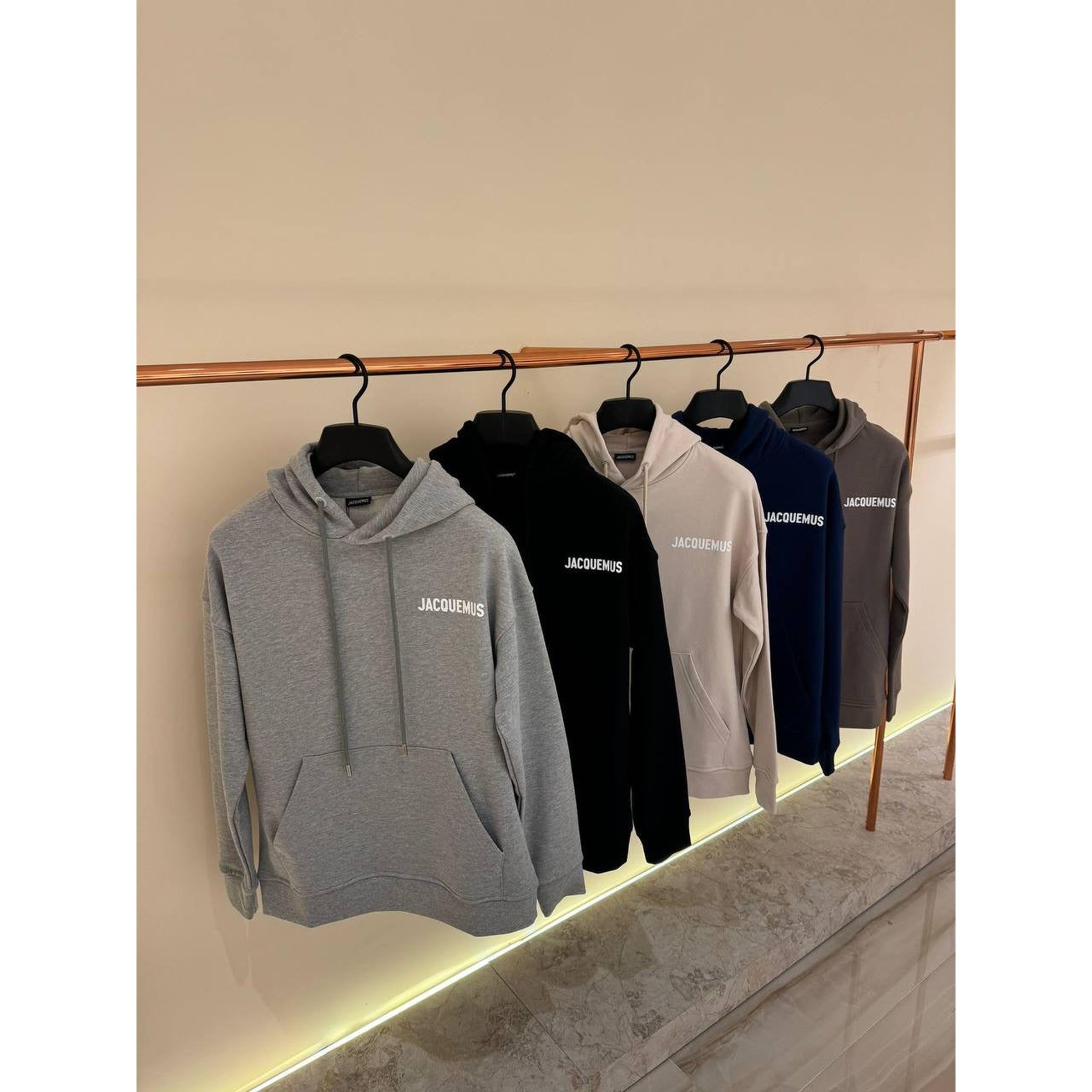 Crno-siva prevelika majica s kapuljačom