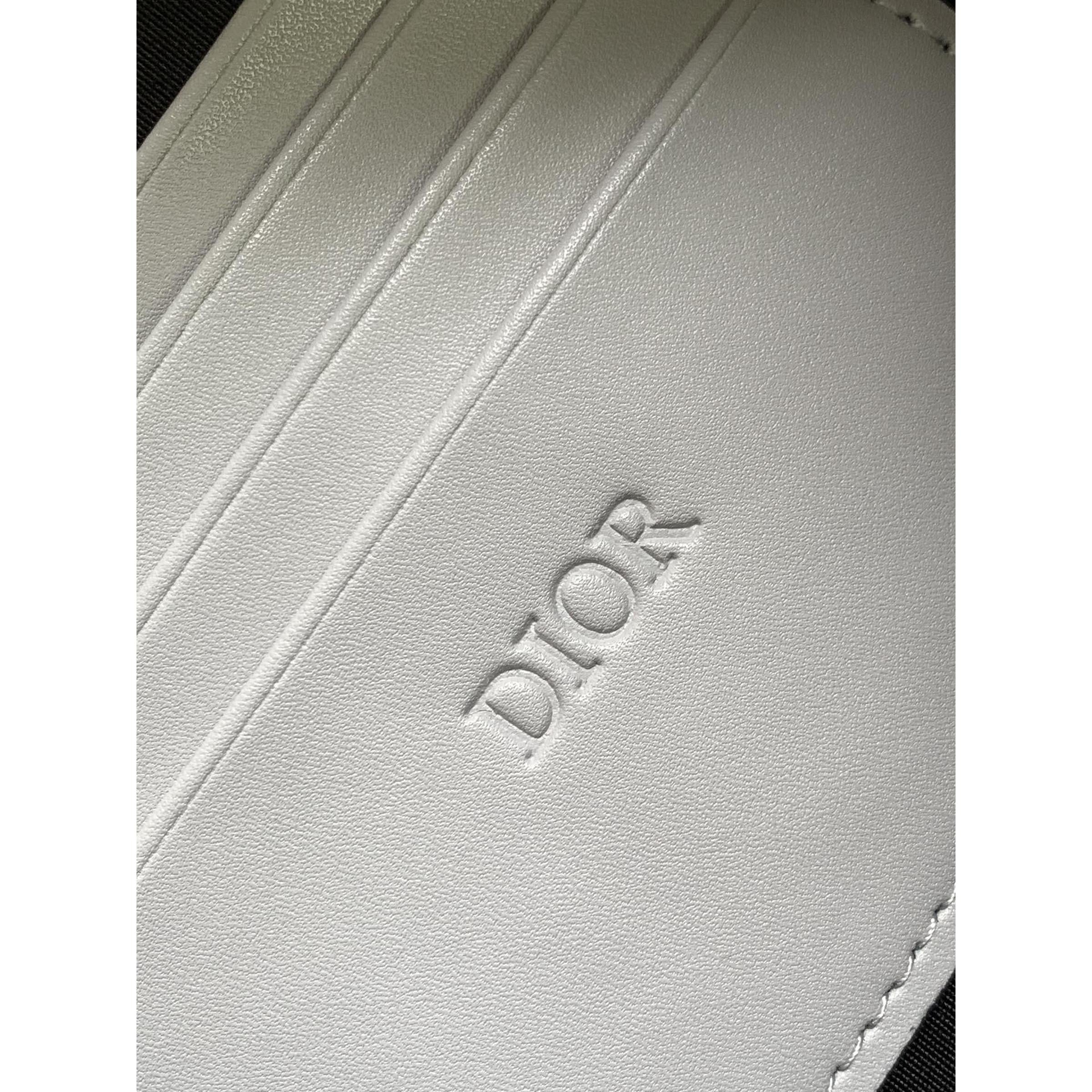 Siva monogram torbica od prave kože