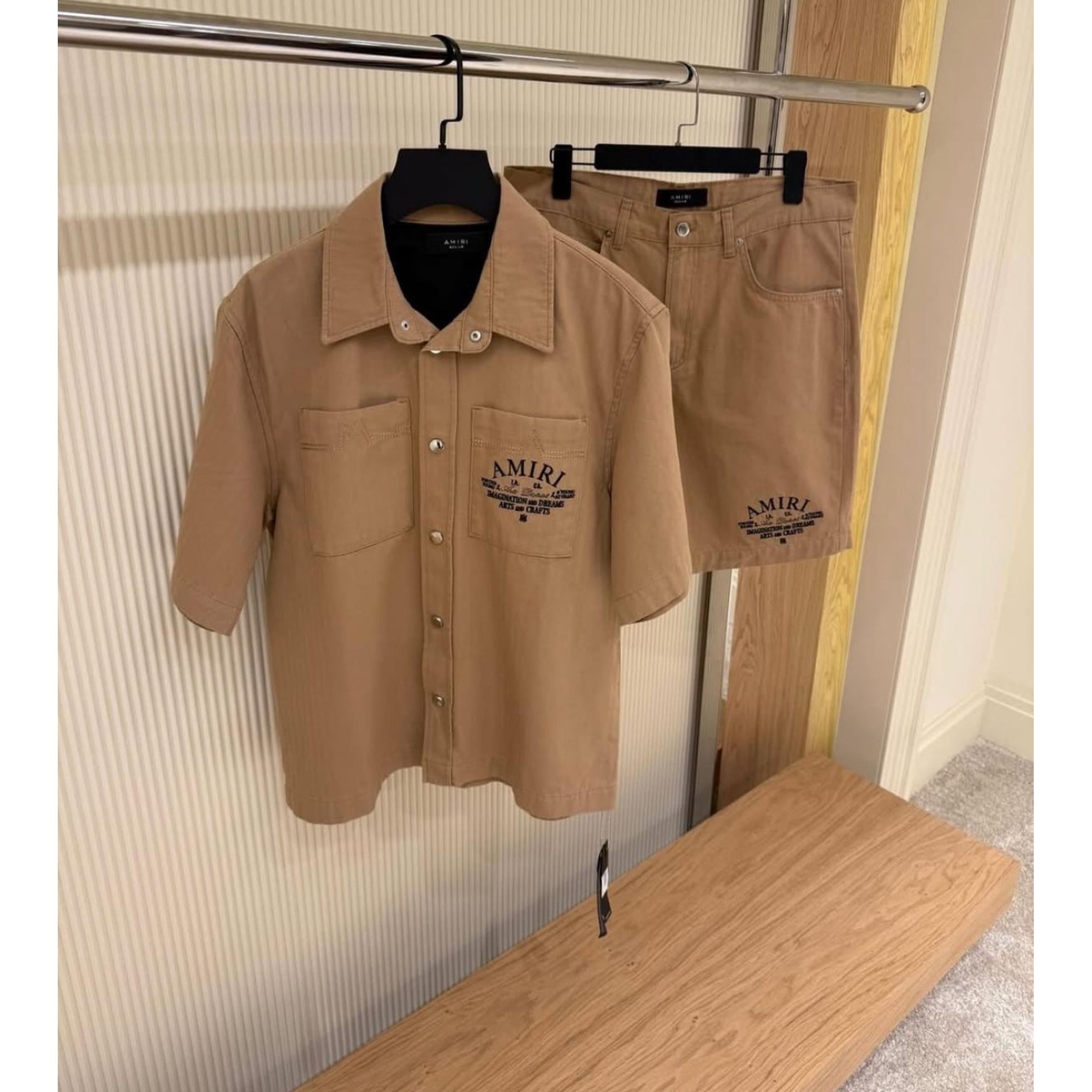 Svijetlosmeđi ljetni set od 2 dijela