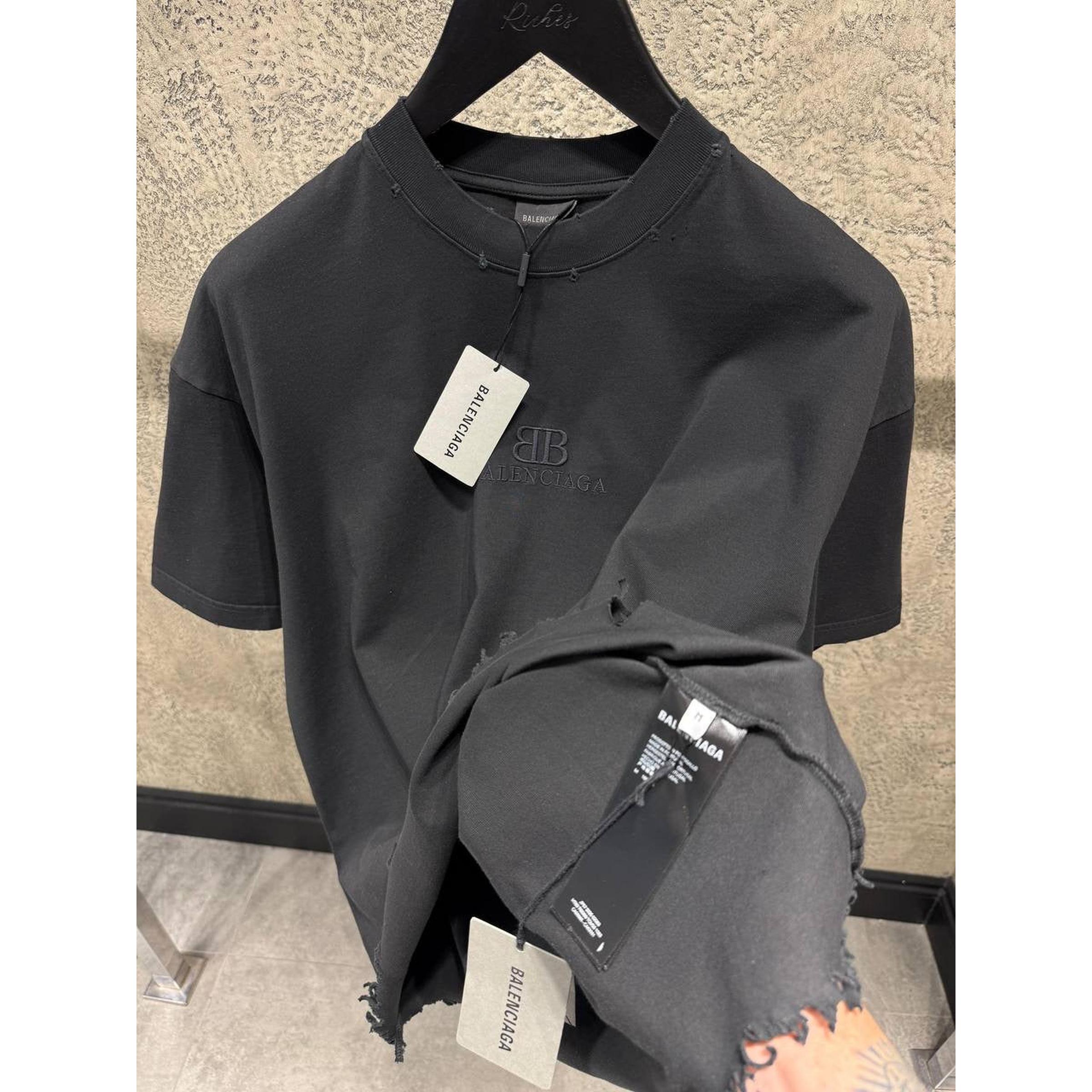 Černé volné roztrhané tričko