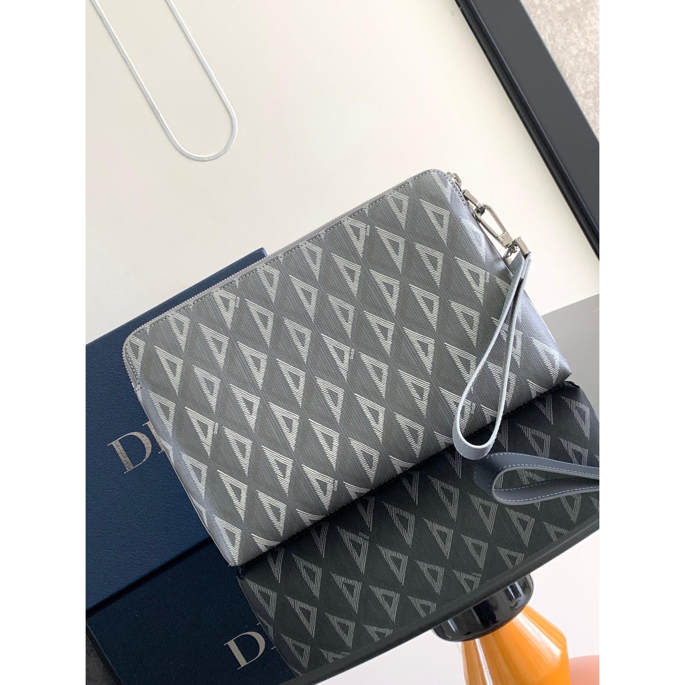 Siva monogram torbica od prave kože