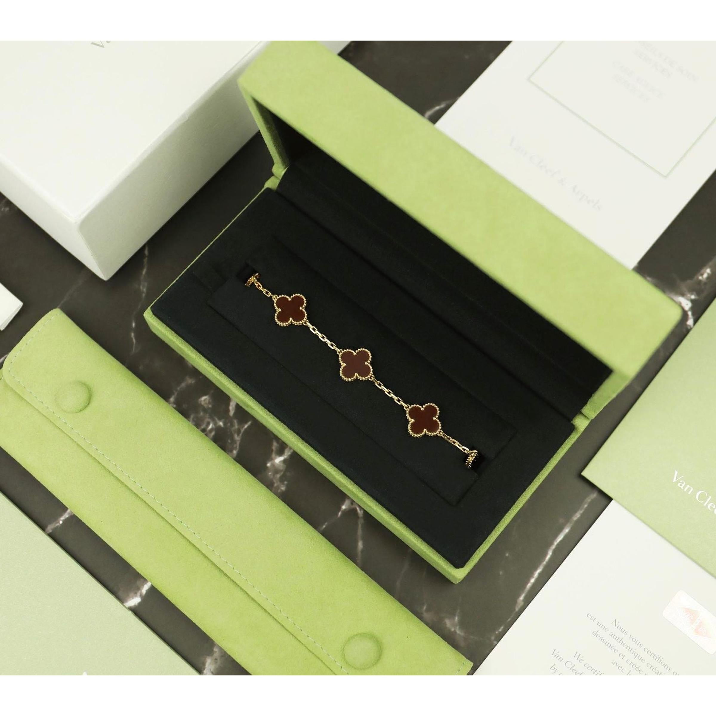 V Cleef Red Gold Bracelet (Box included)