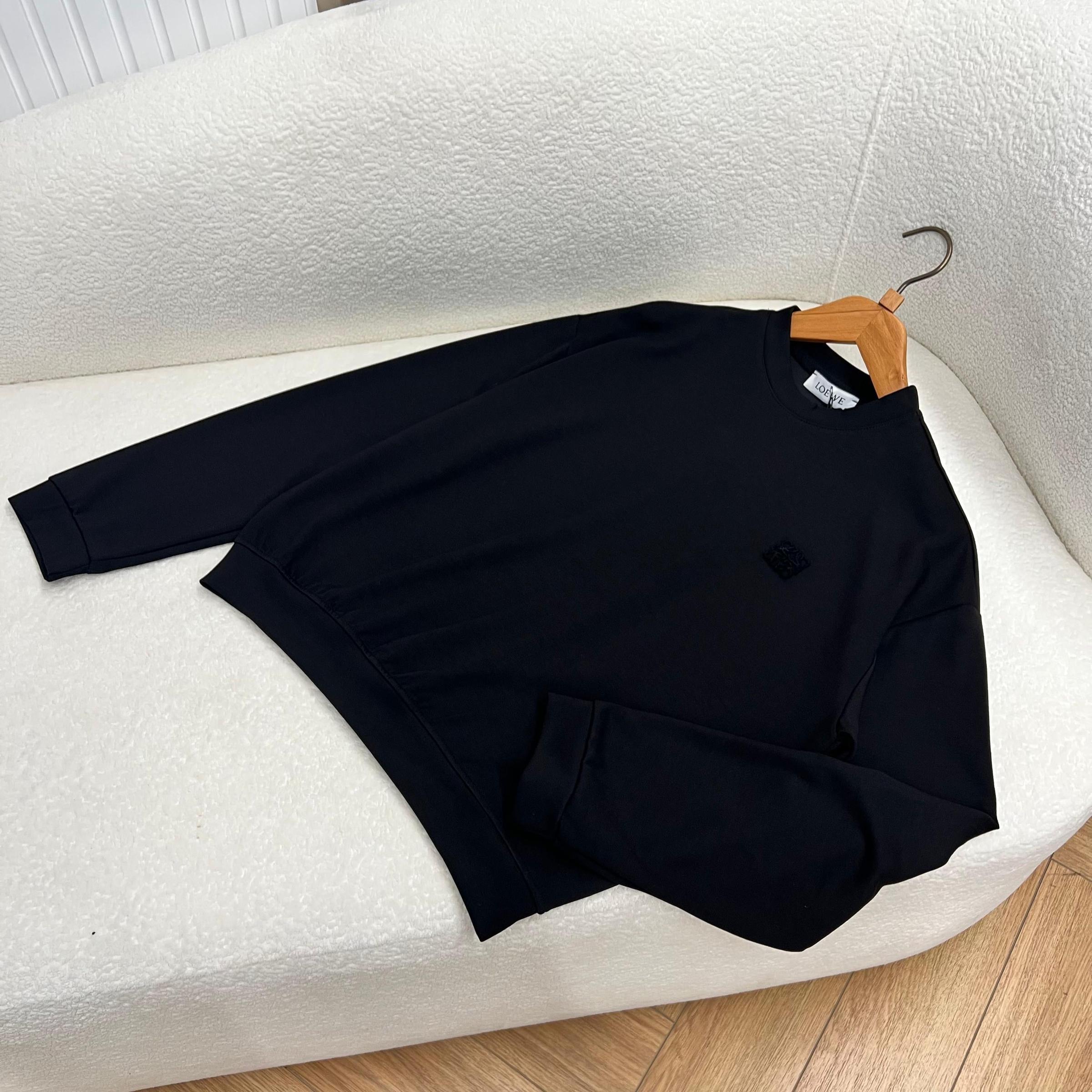 Black Women Set in 2 Pieces (Jacket not included)