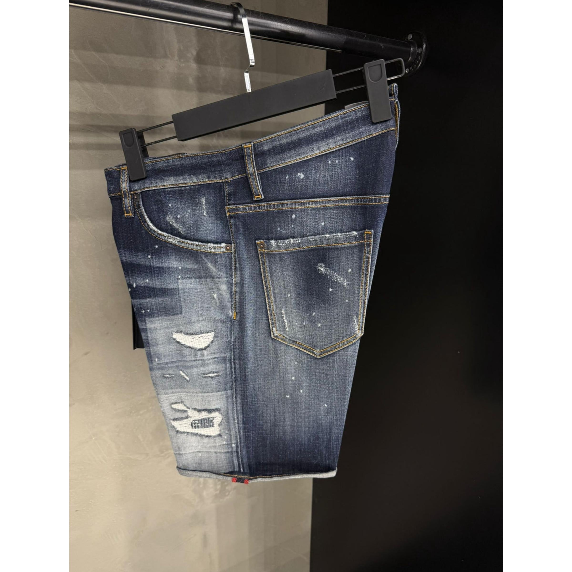 Tmavě modré roztrhané džínové kraťasy