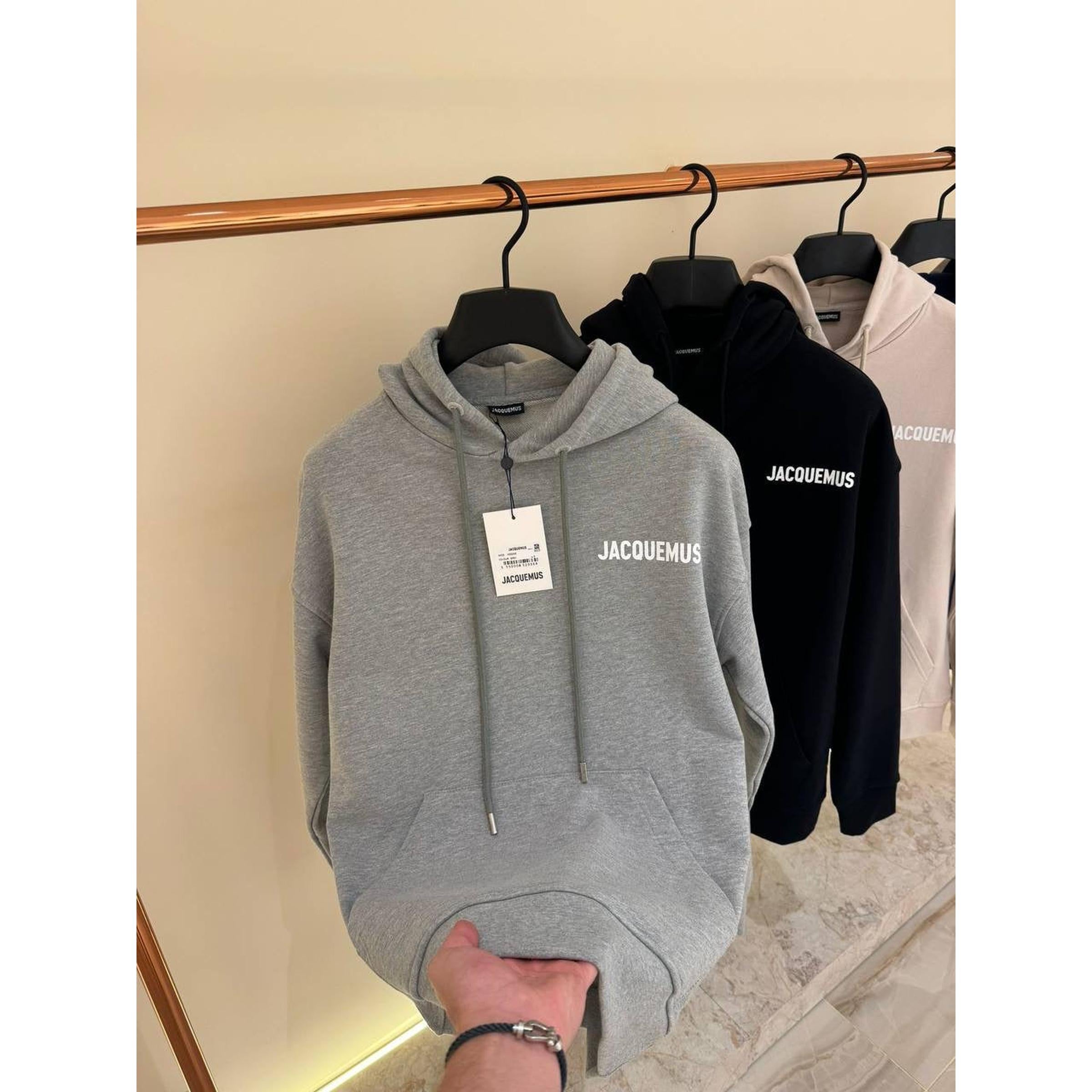 Crno-siva prevelika majica s kapuljačom