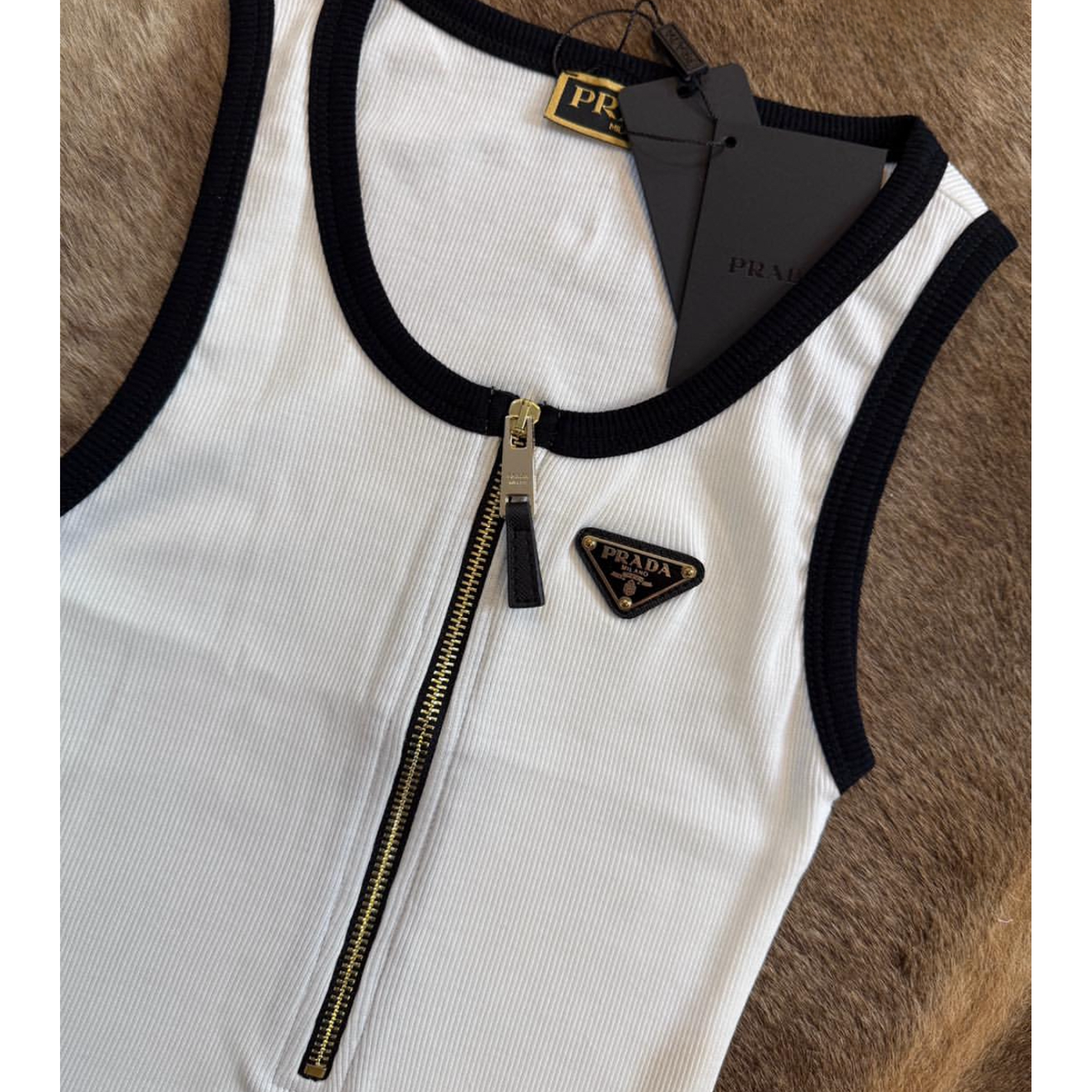 Women Cotton Zipper Body in Black and White