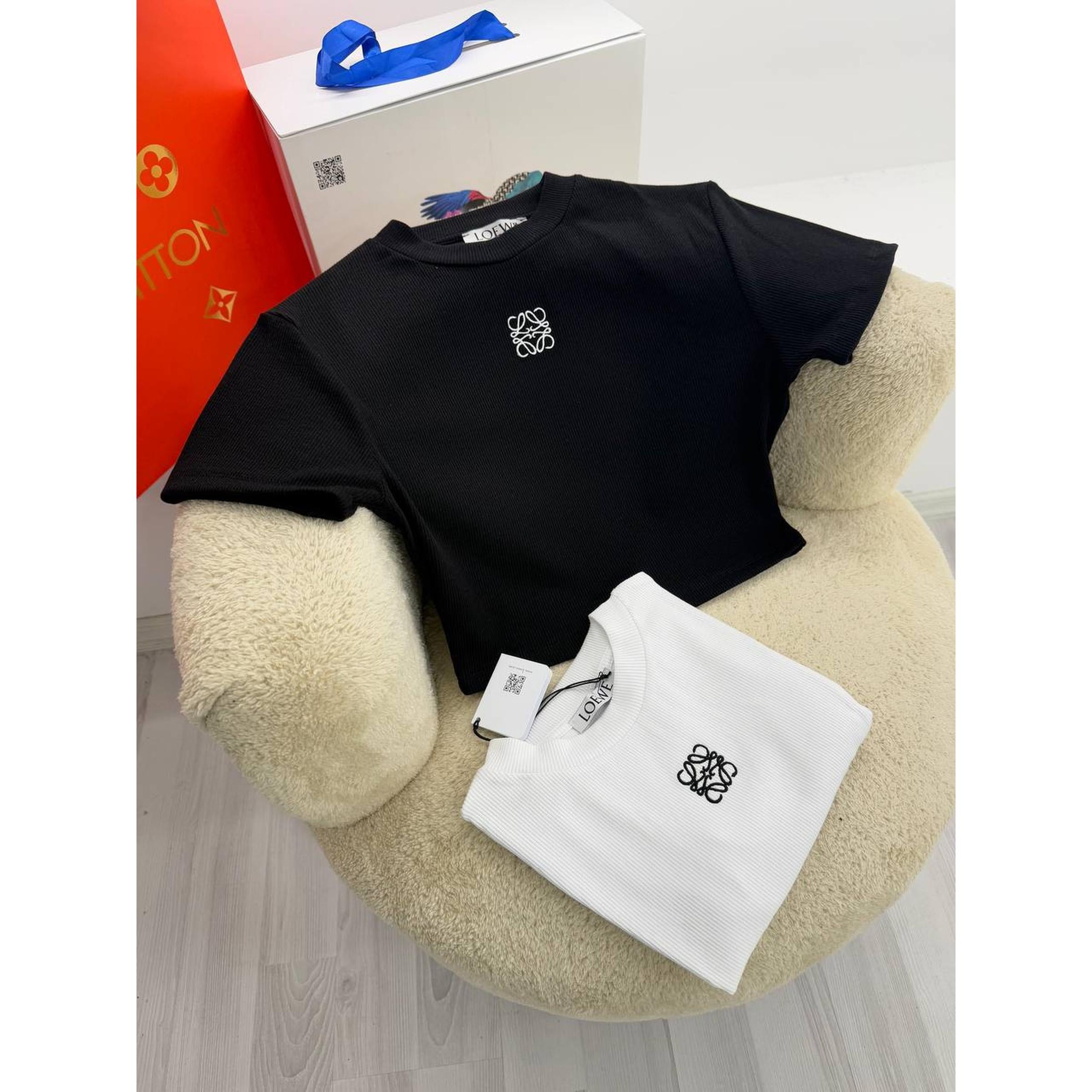 Crno-bijeli ženski kratki top