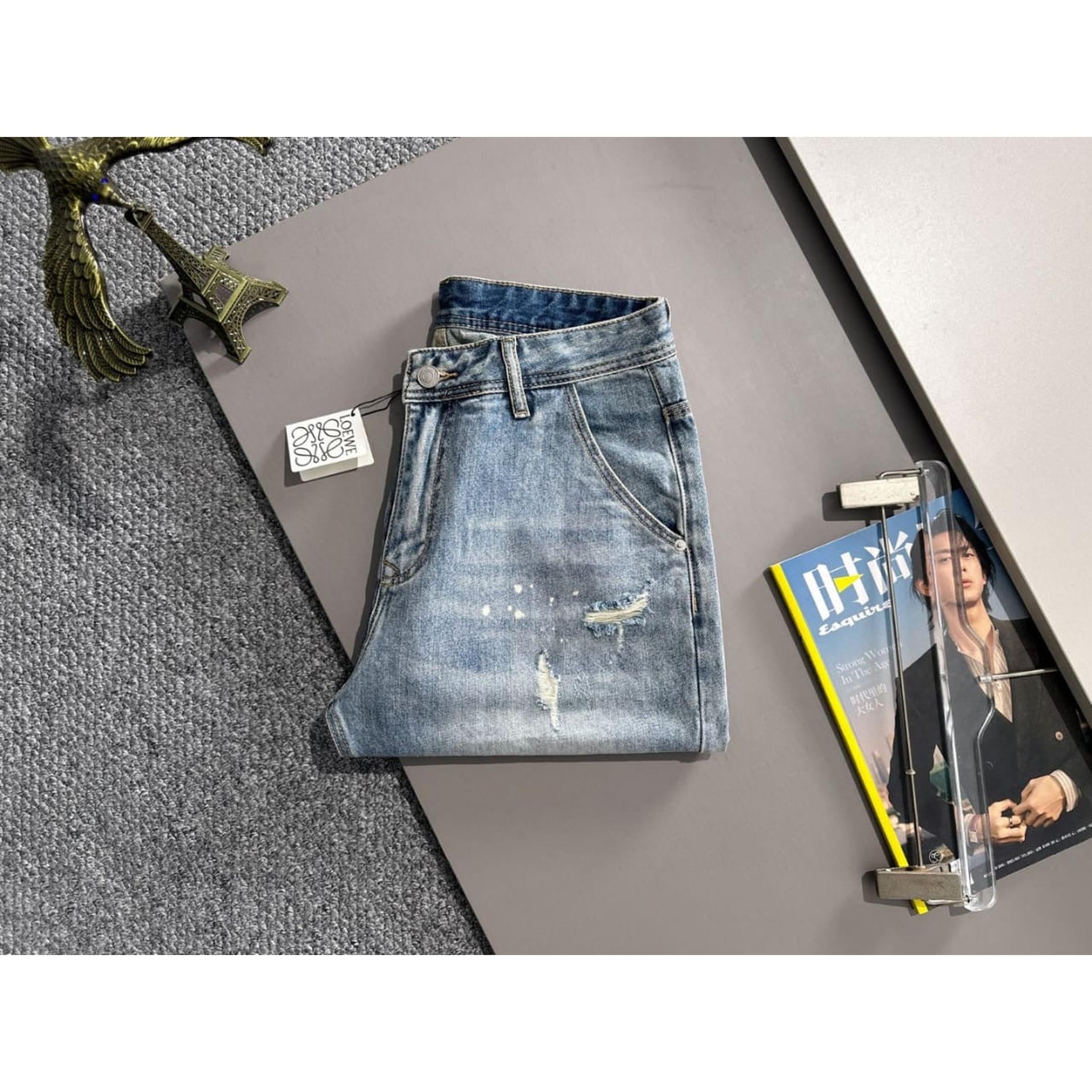 Svijetloplave traper kratke hlače s poderanim rubom