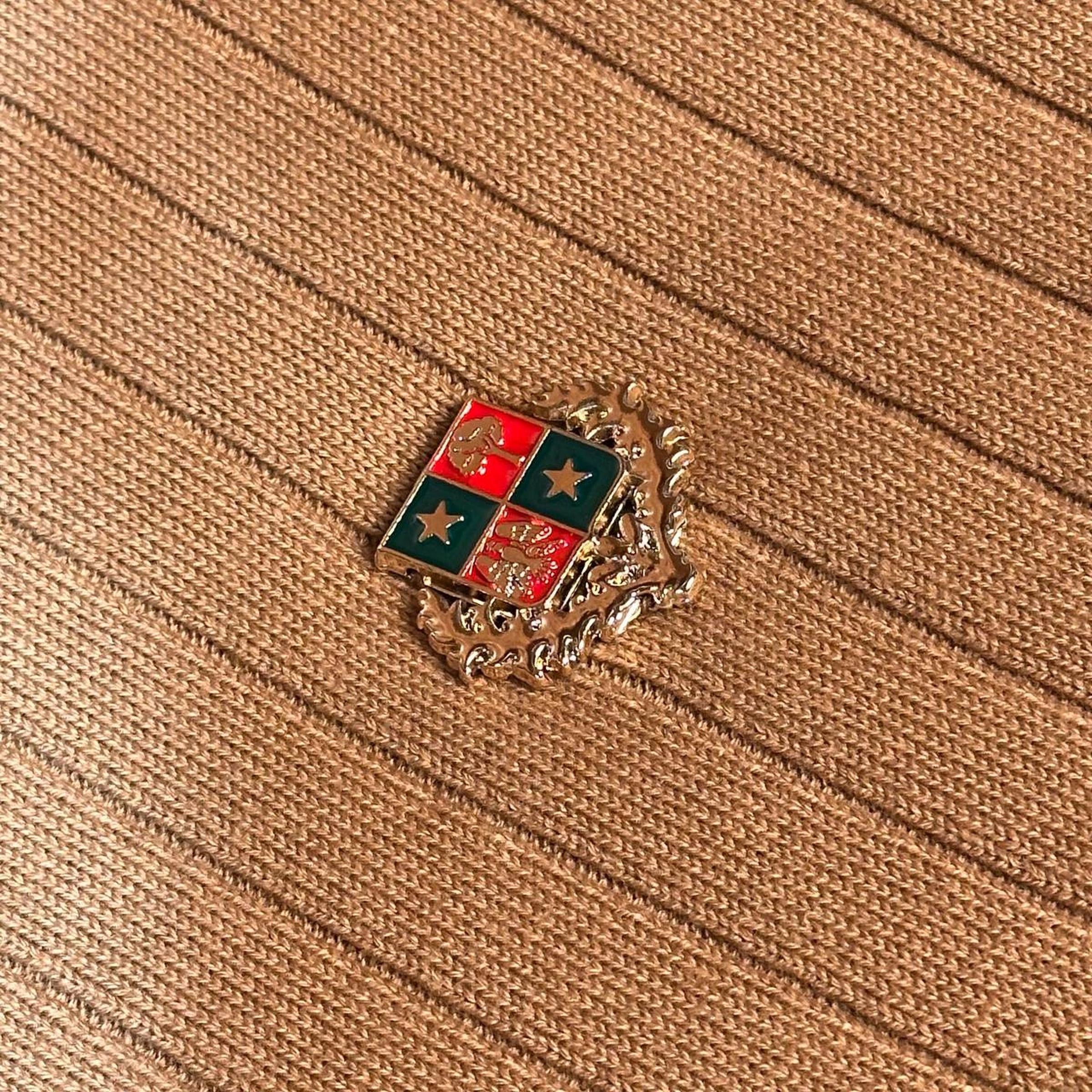 Smeđi pleteni džemper