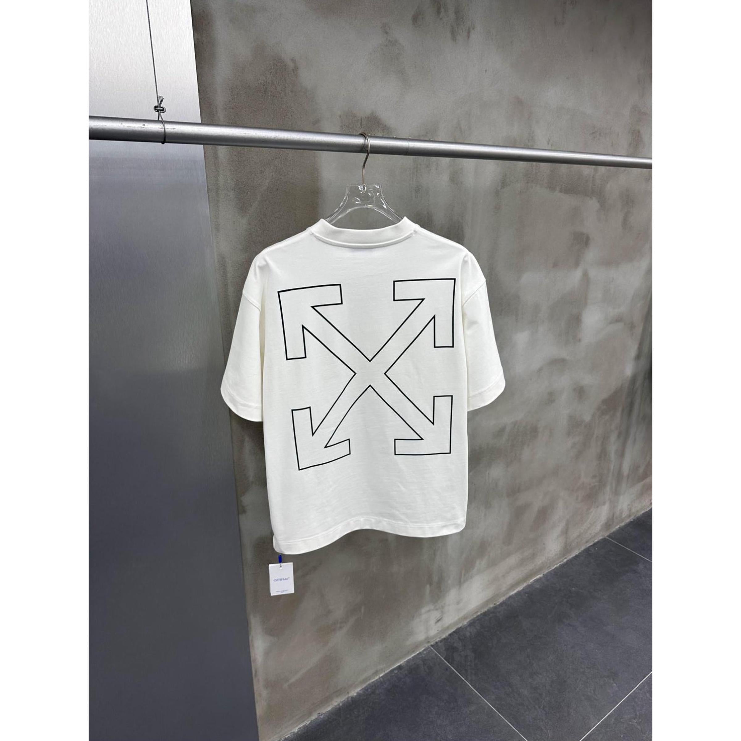 Bílé nadměrné tričko