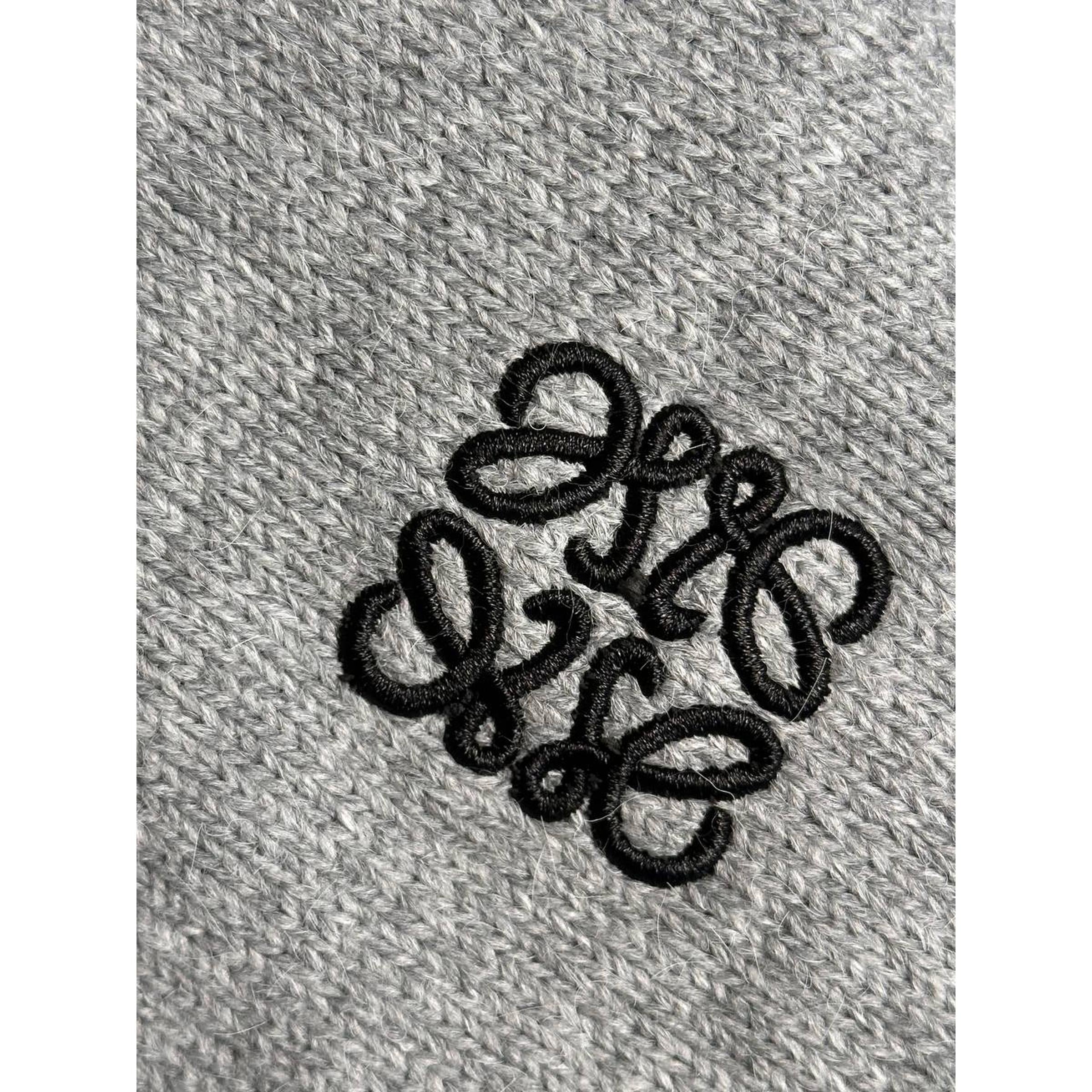 Crno-sivi pleteni džemper