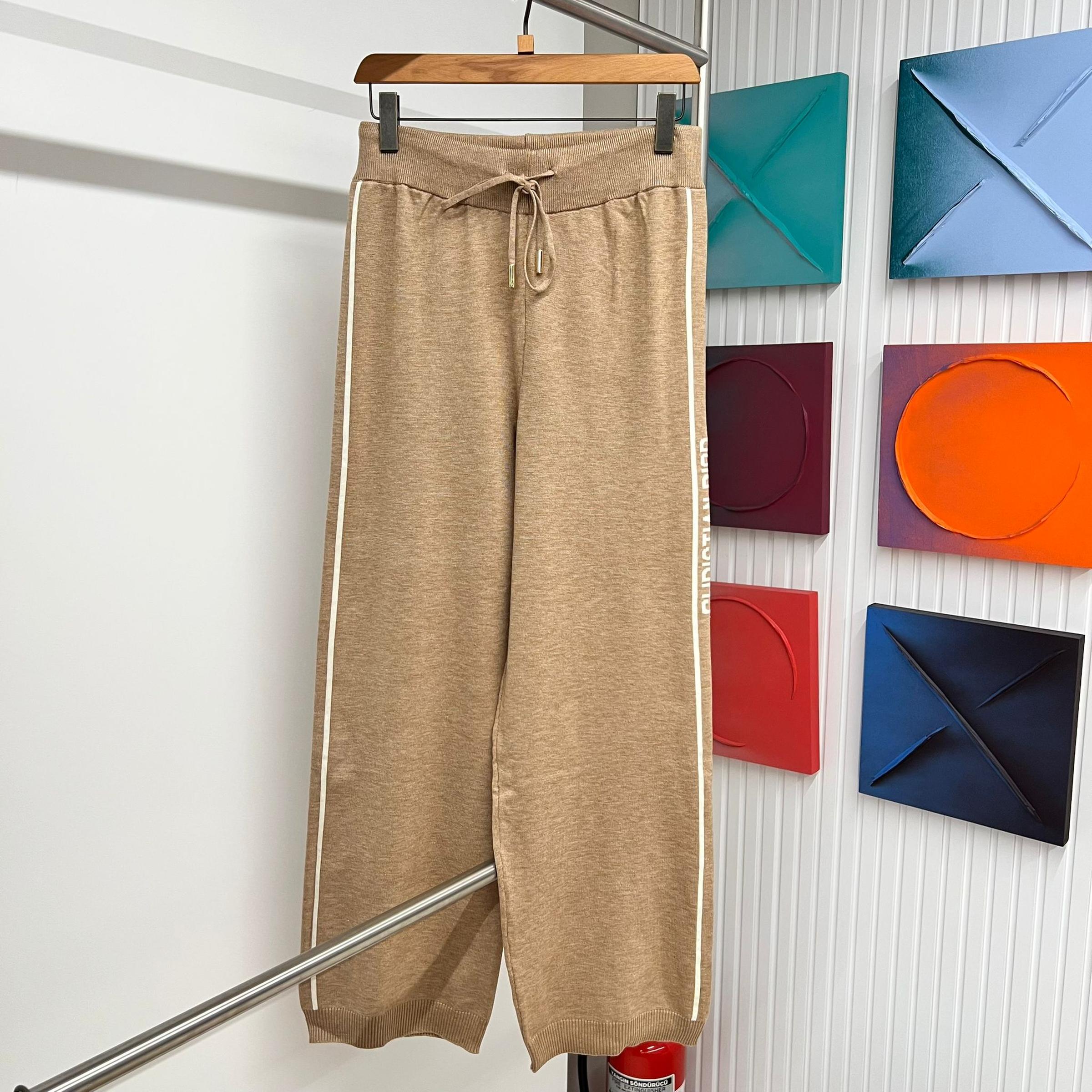 Pleteni ženski set od 2 komada, bež boje