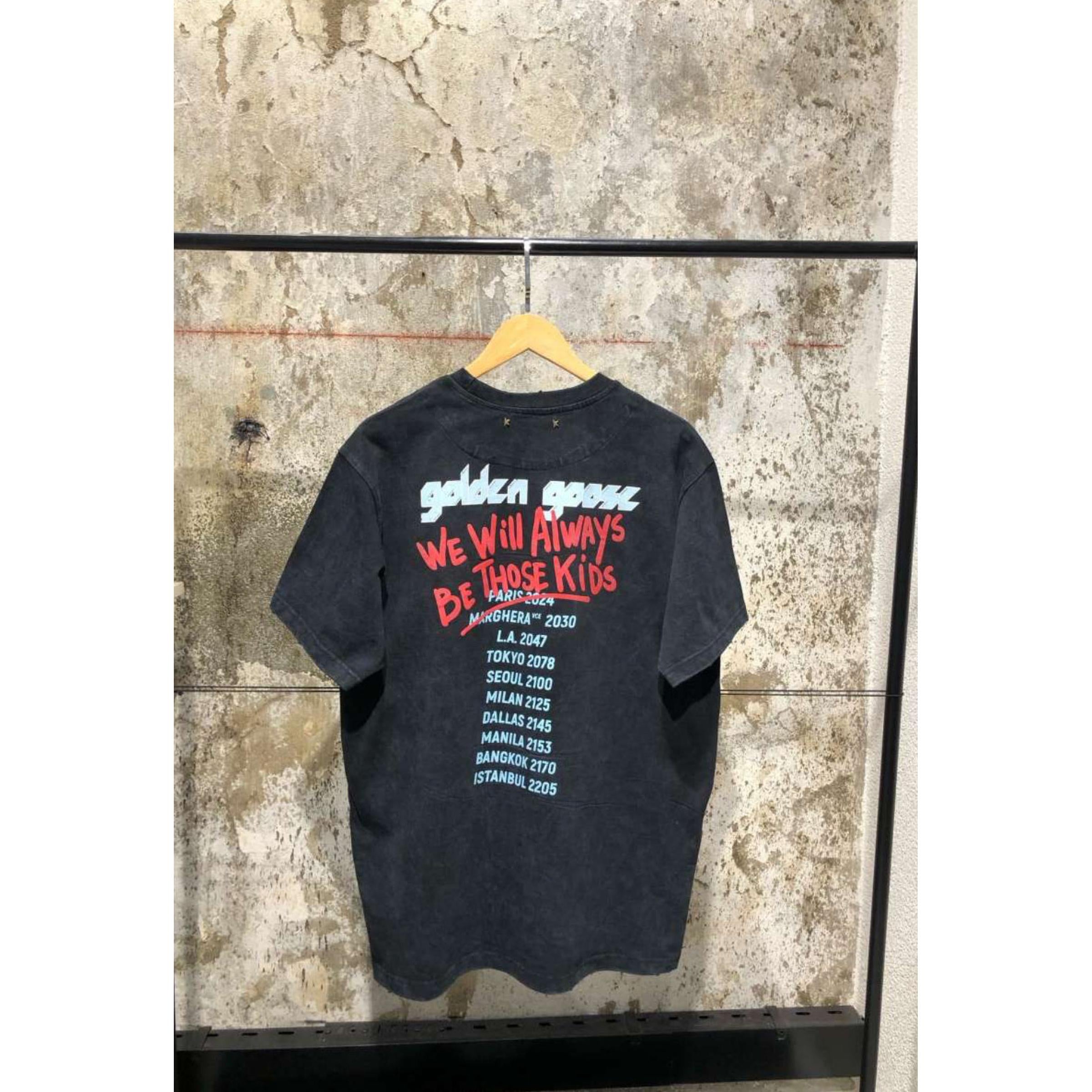 Tamnosiva zlatna G majica predimenzioniranih kratkih rukava