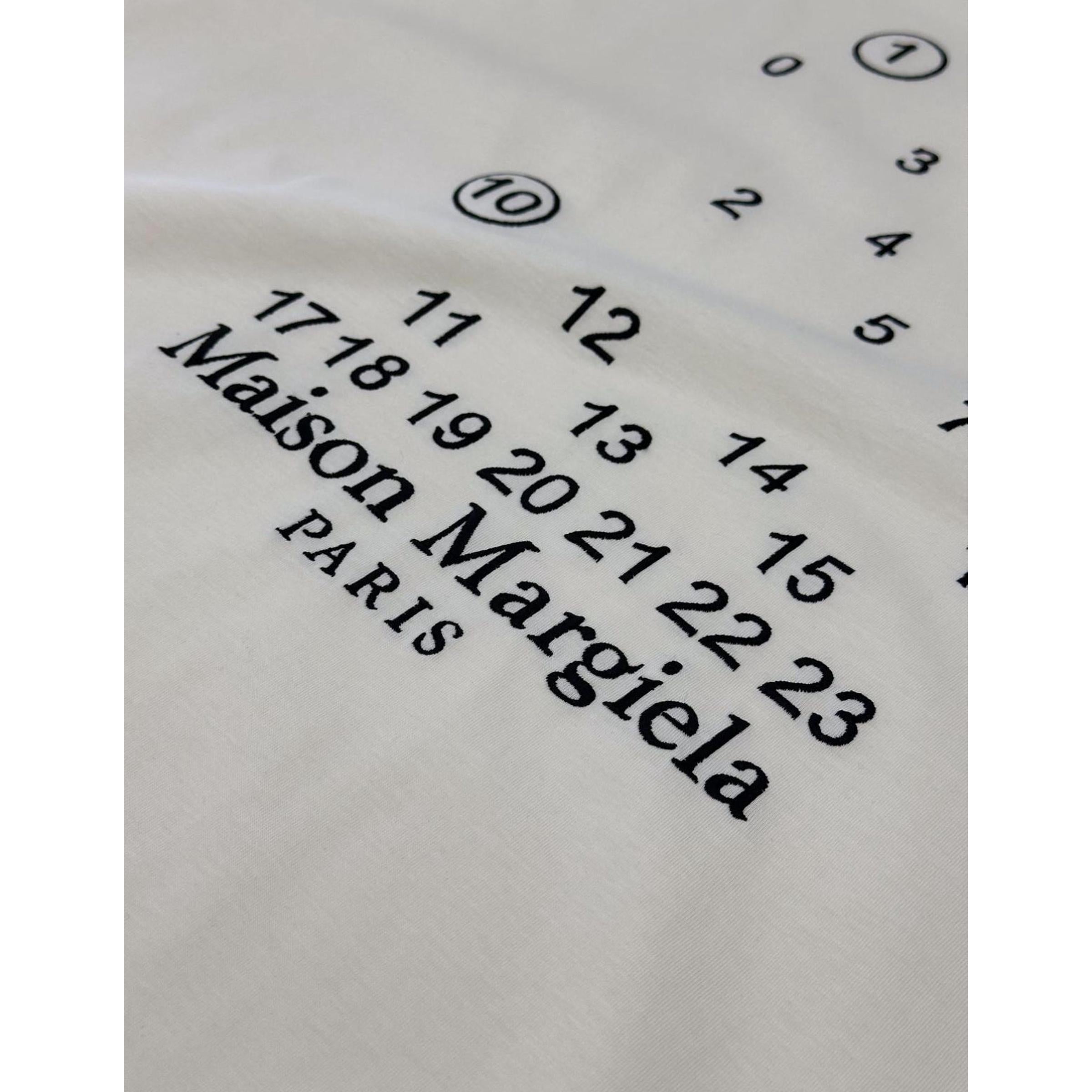 Crno-bijela predimenzionirana majica kratkih rukava