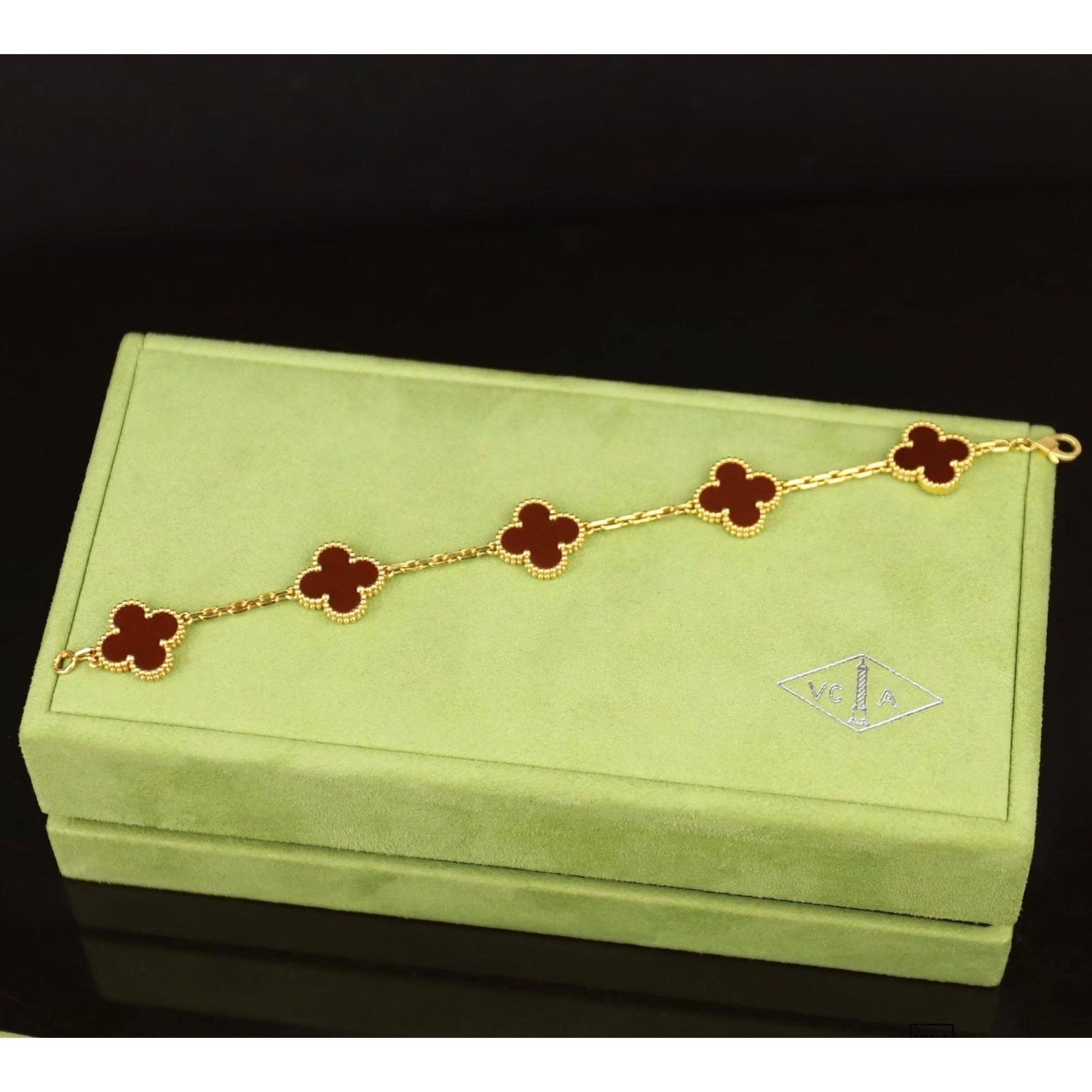 V Cleef Red Gold Bracelet (Box included)