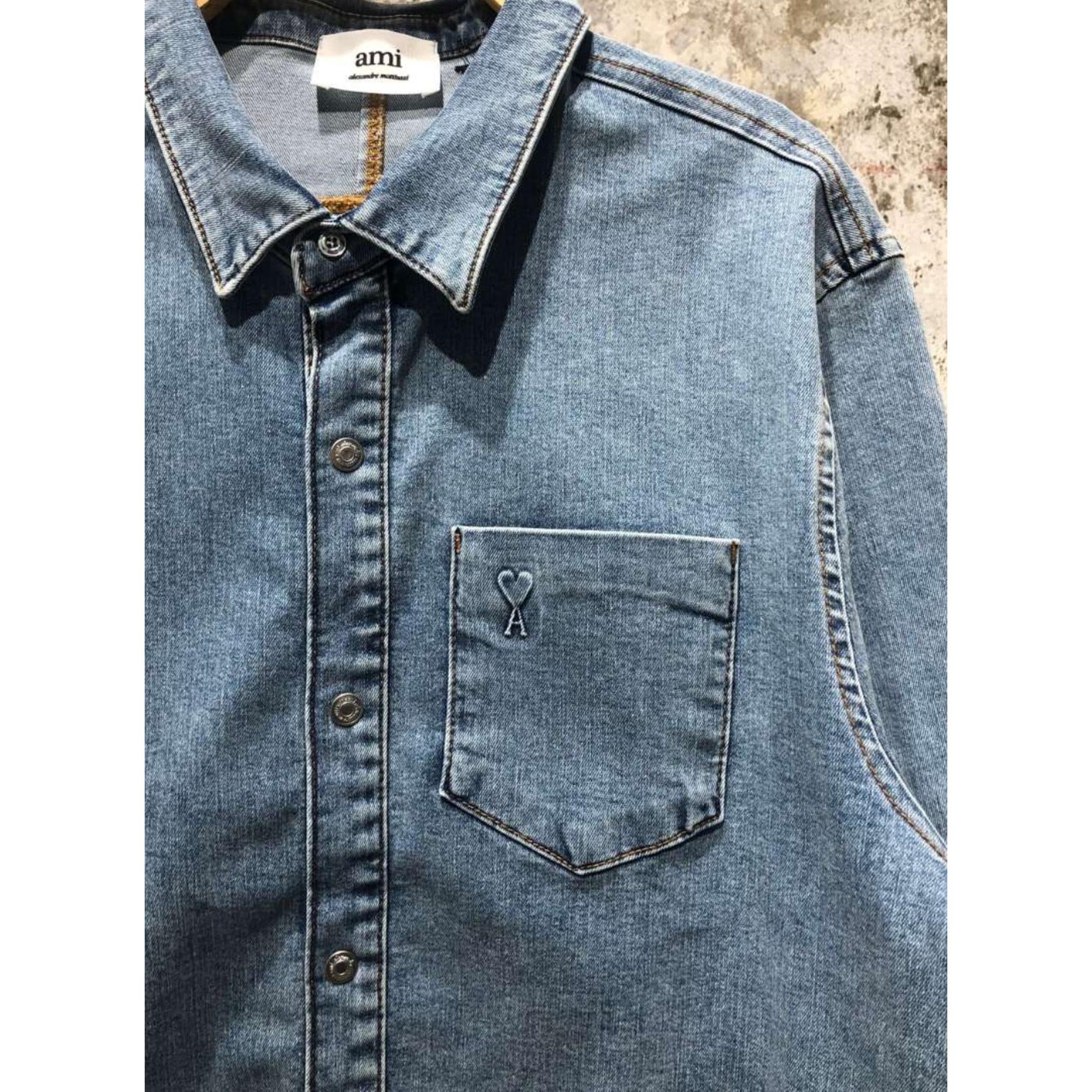 Svijetloplava traper košulja