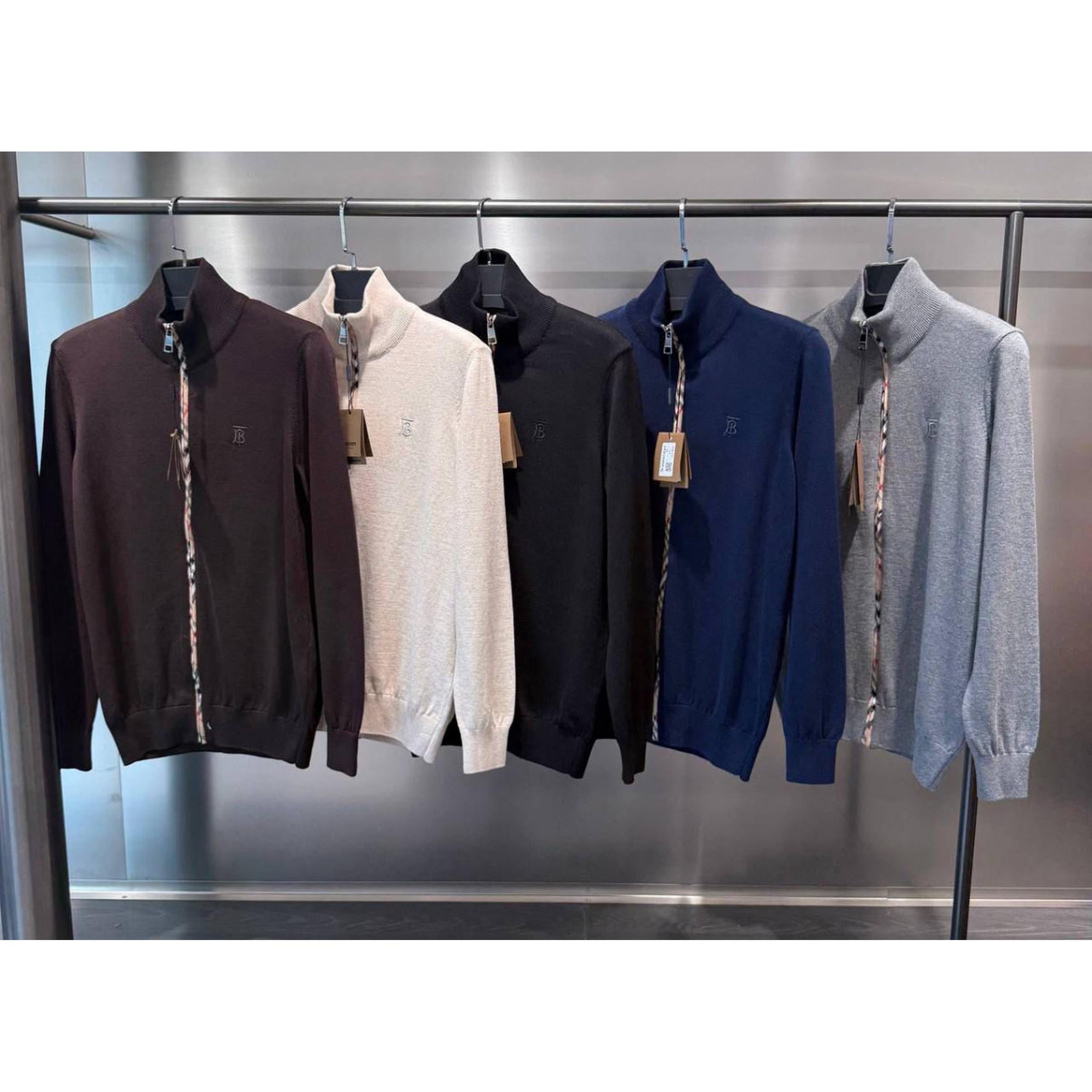 Crno-sivi pleteni džemper