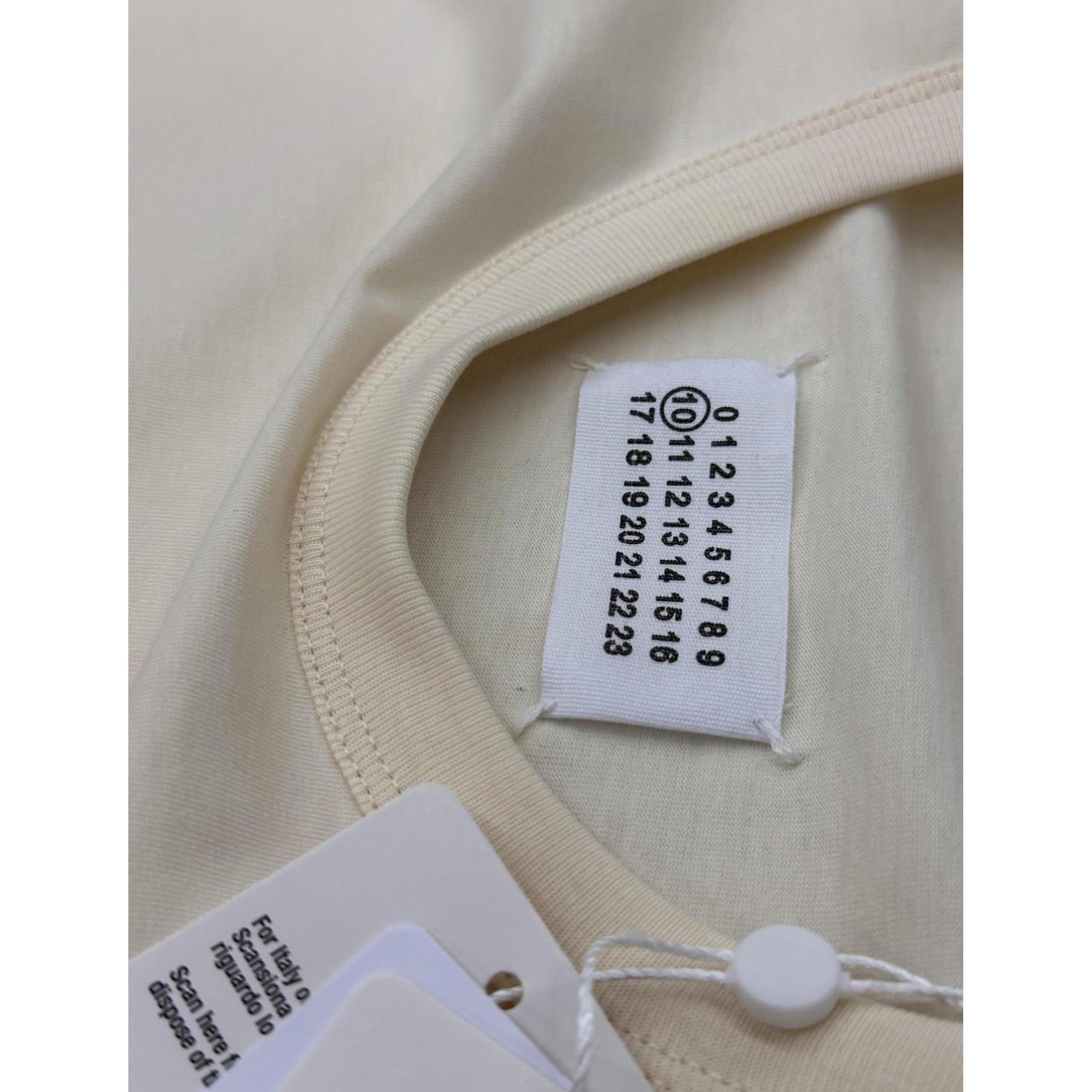 Crno-bijela predimenzionirana majica kratkih rukava