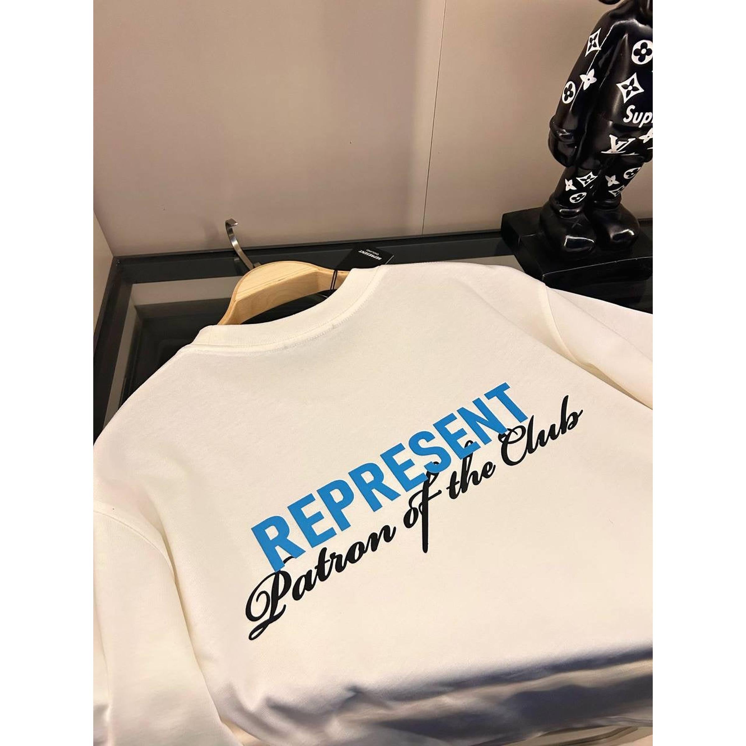 Bílé nadměrné bavlněné tričko