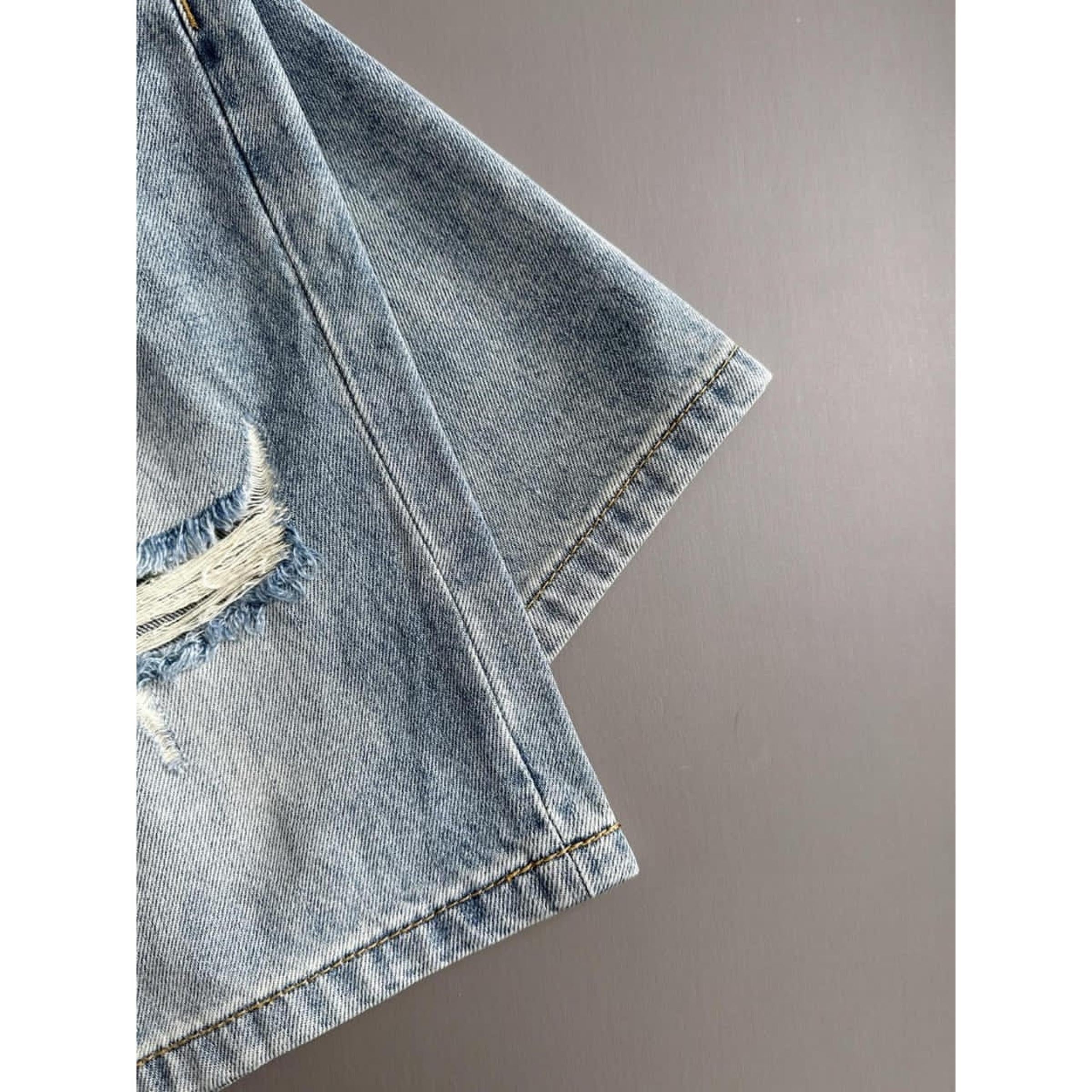 Svijetloplave traper kratke hlače s poderanim rubom