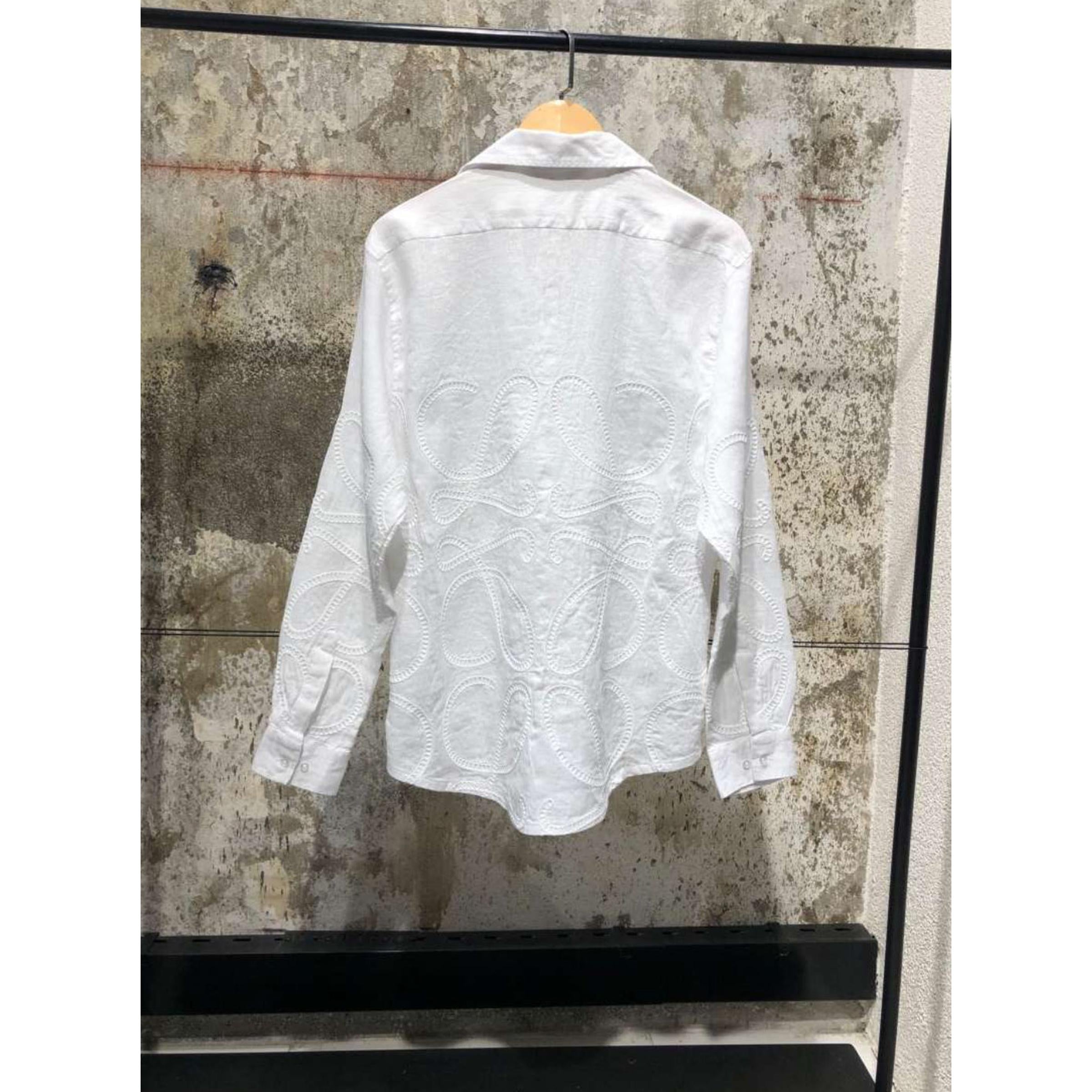 Bijela lanena košulja s izvezenim logotipima