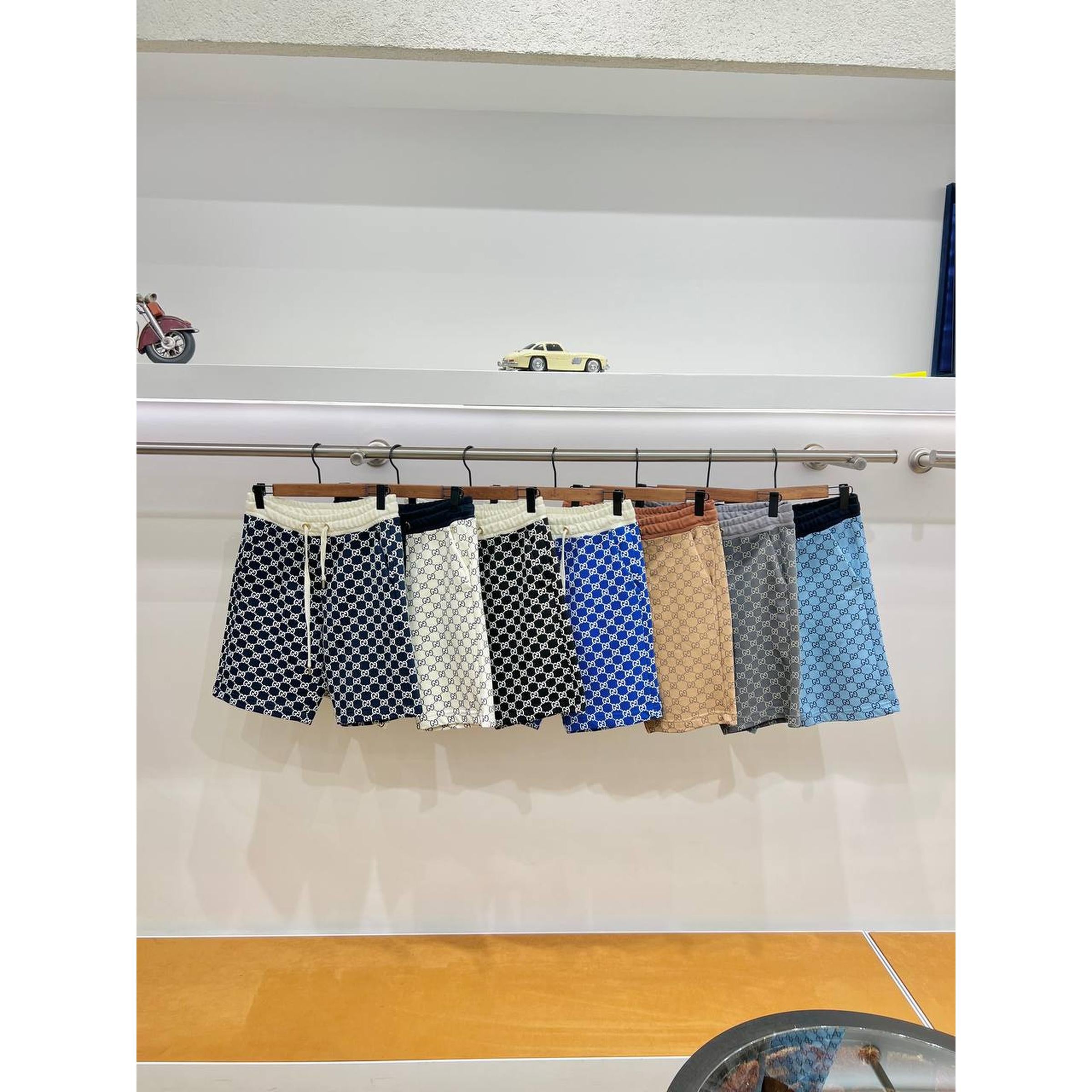 Crne pamučne kratke hlače s monogramom