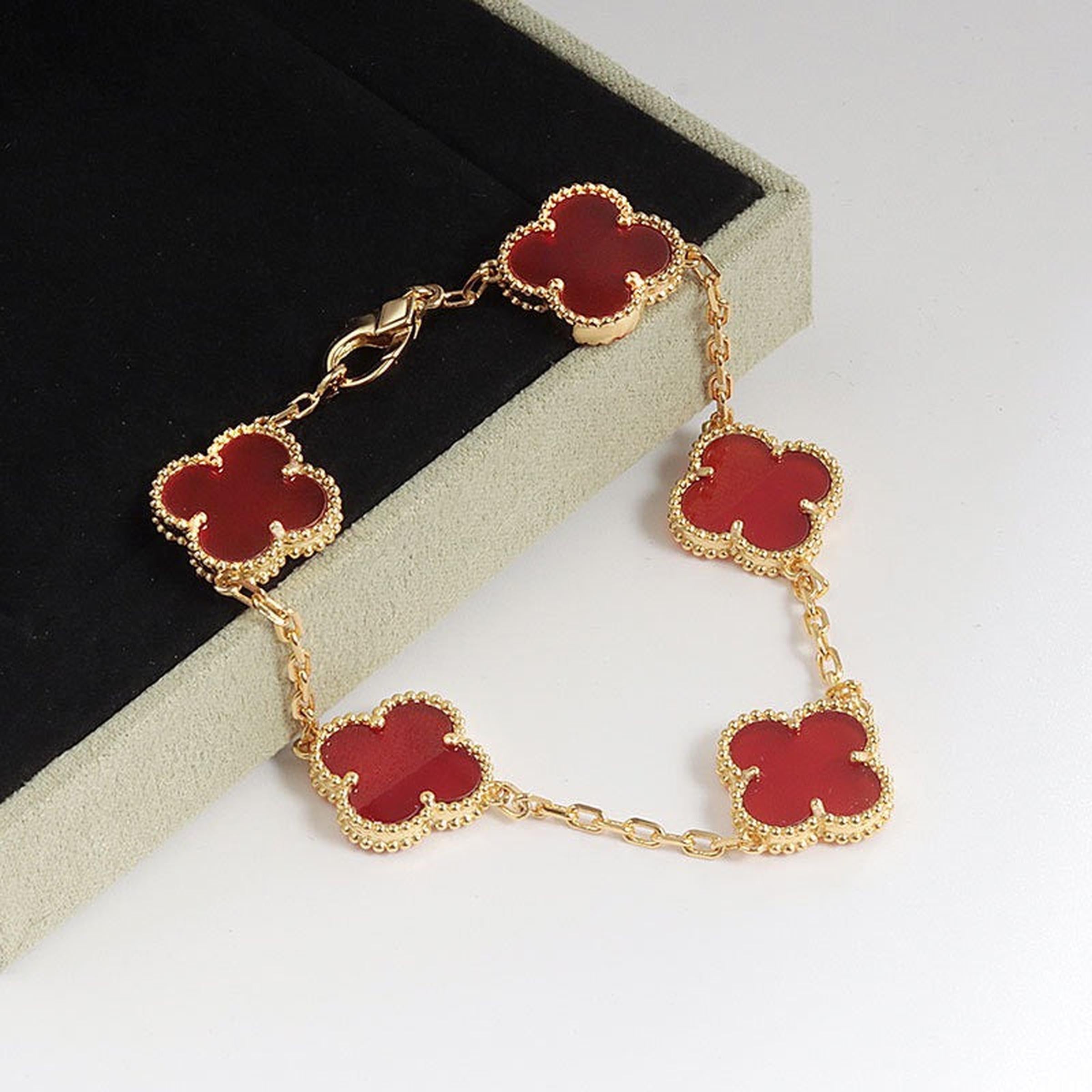 V Cleef Red Gold Bracelet (Box included)