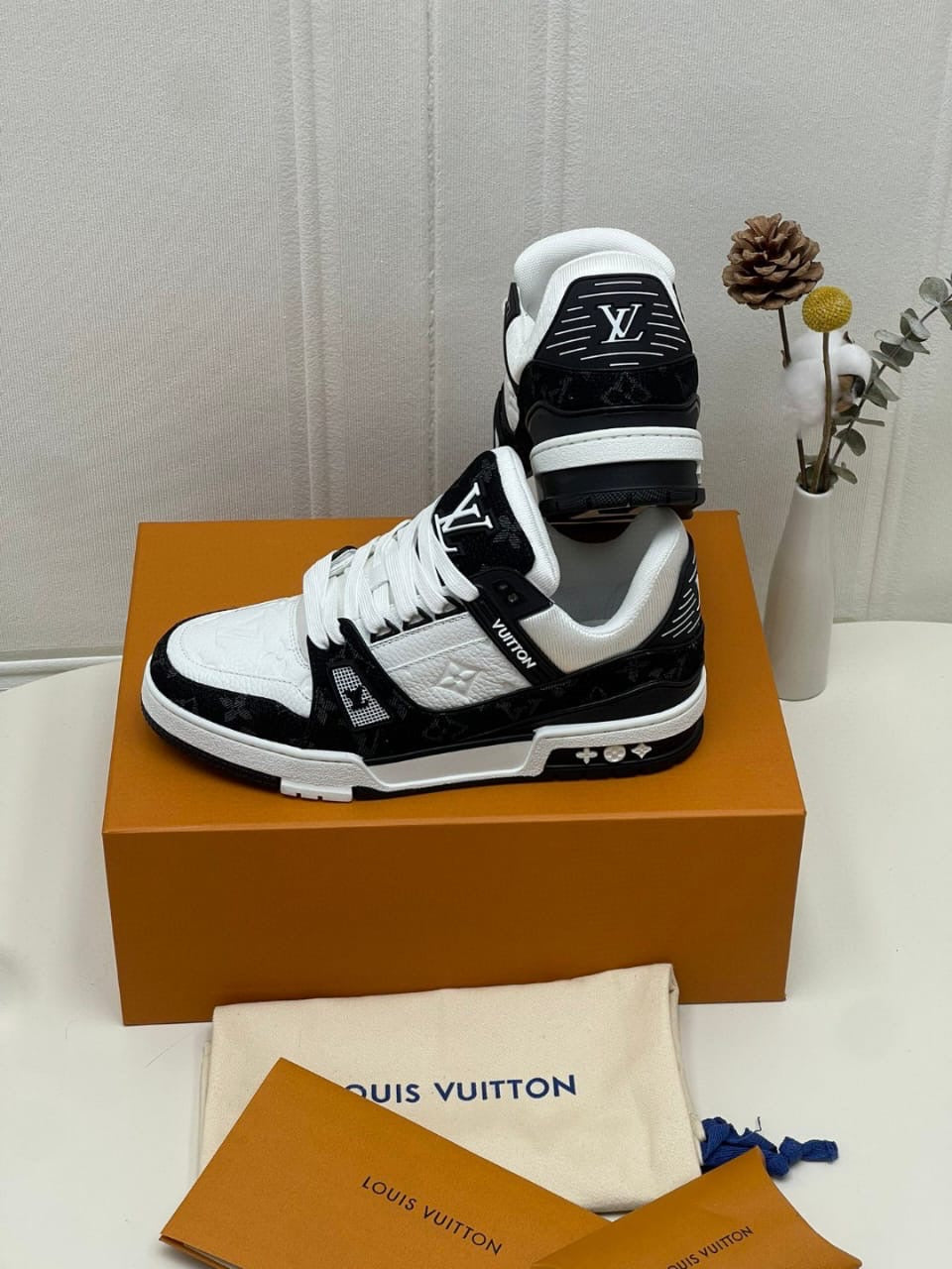 Real Leather Men Black and White Sneakers