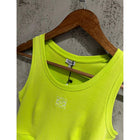 Zelený dámský crop top s vyšívaným logem
