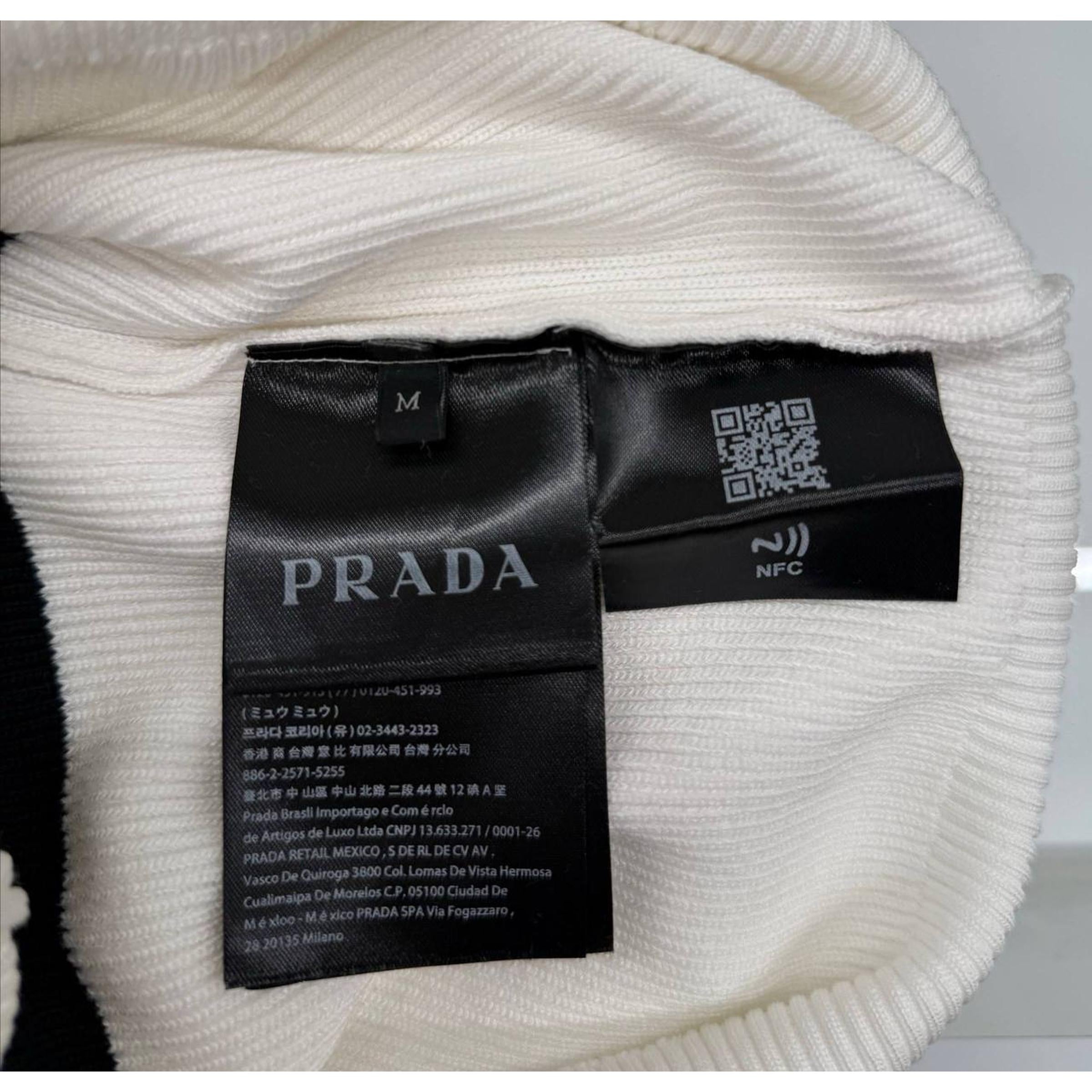 Women Knitted Top Vest in Black and White