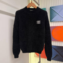 Women Knitted Sweater in 2 Colors