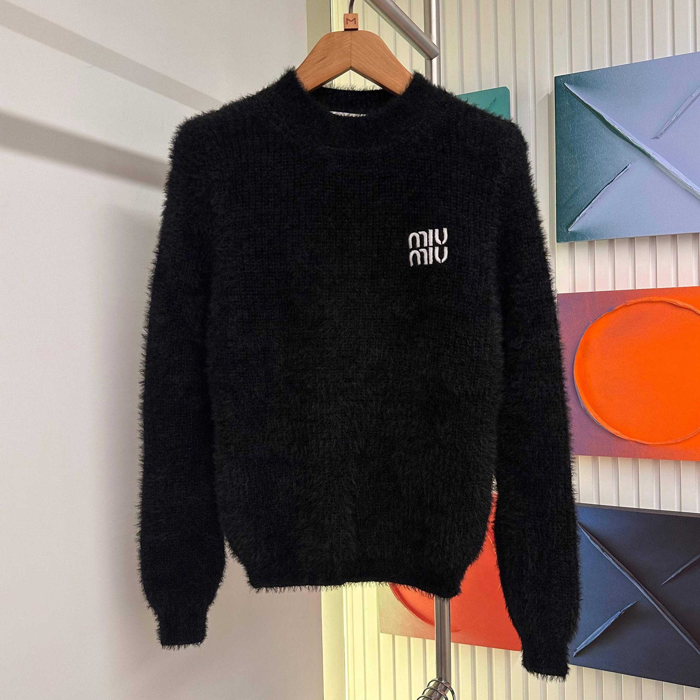 Women Knitted Sweater in 2 Colors