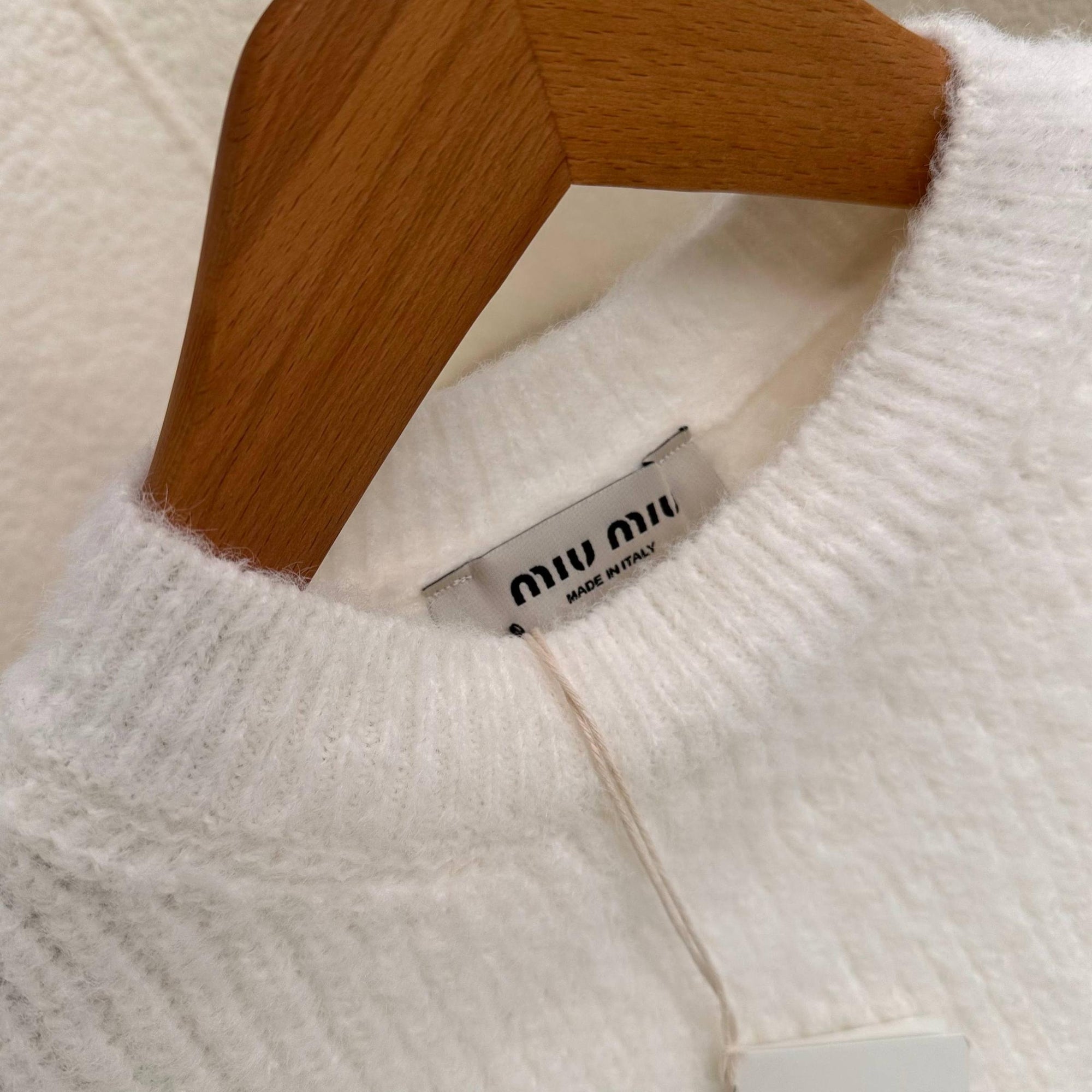 Women Knitted Sweater in 2 Colors