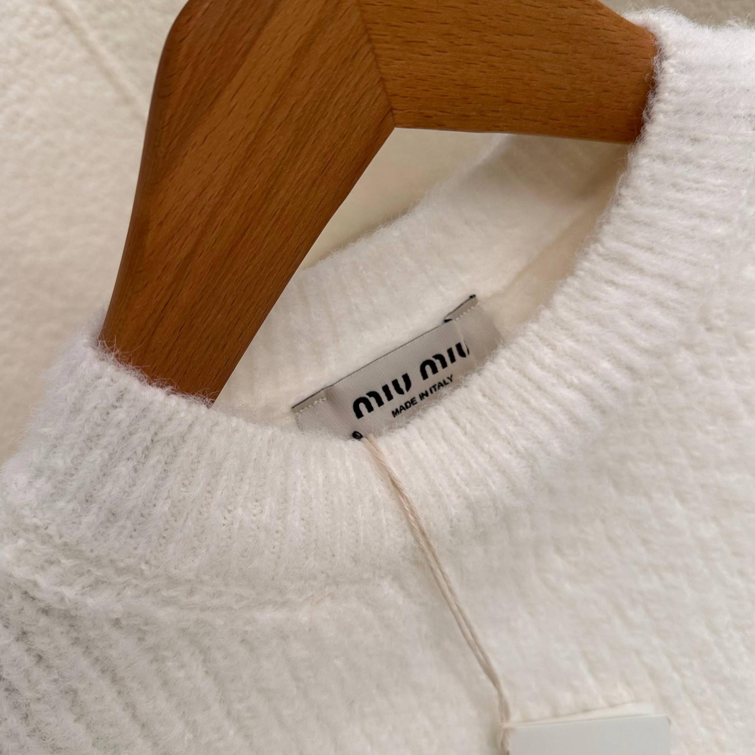 Women Knitted Sweater in 2 Colors