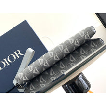 Siva monogram torbica od prave kože