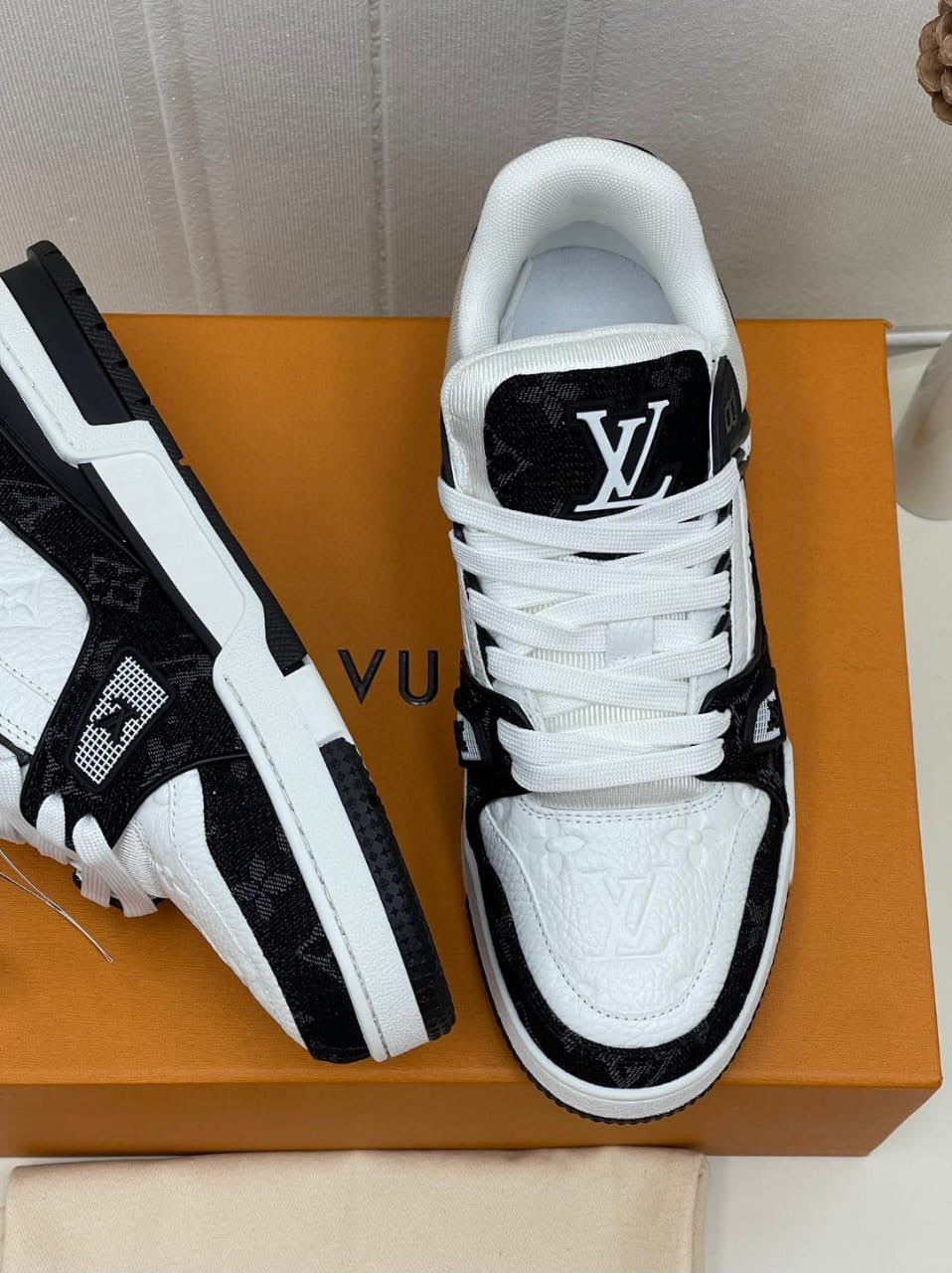 Real Leather Men Black and White Sneakers