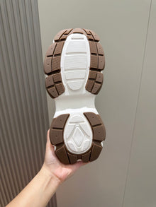 Men Sneakers in White and Brown