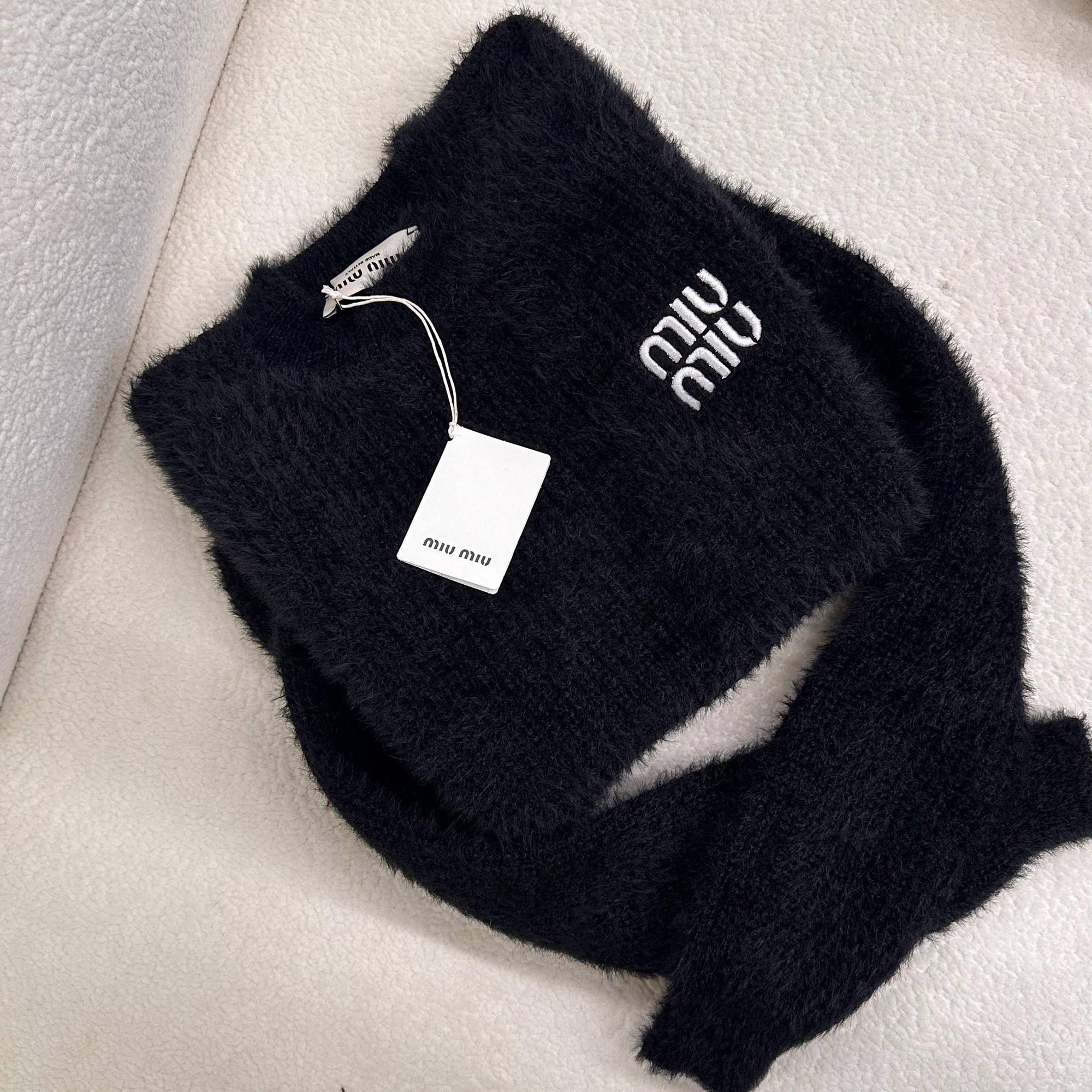 Women Knitted Sweater in 2 Colors