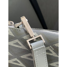 Siva monogram torbica od prave kože