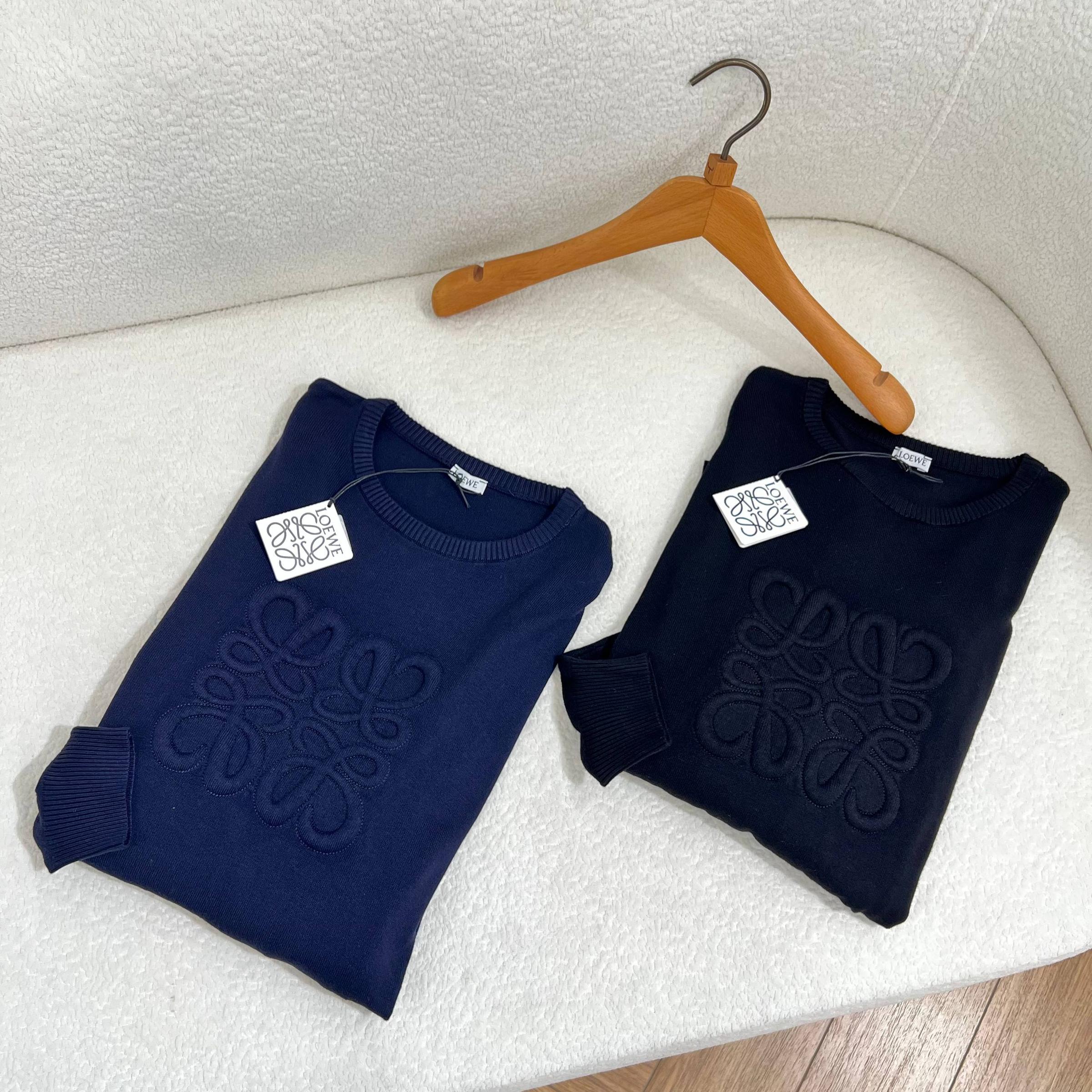 Women Knitted Blouse in 2 Colors