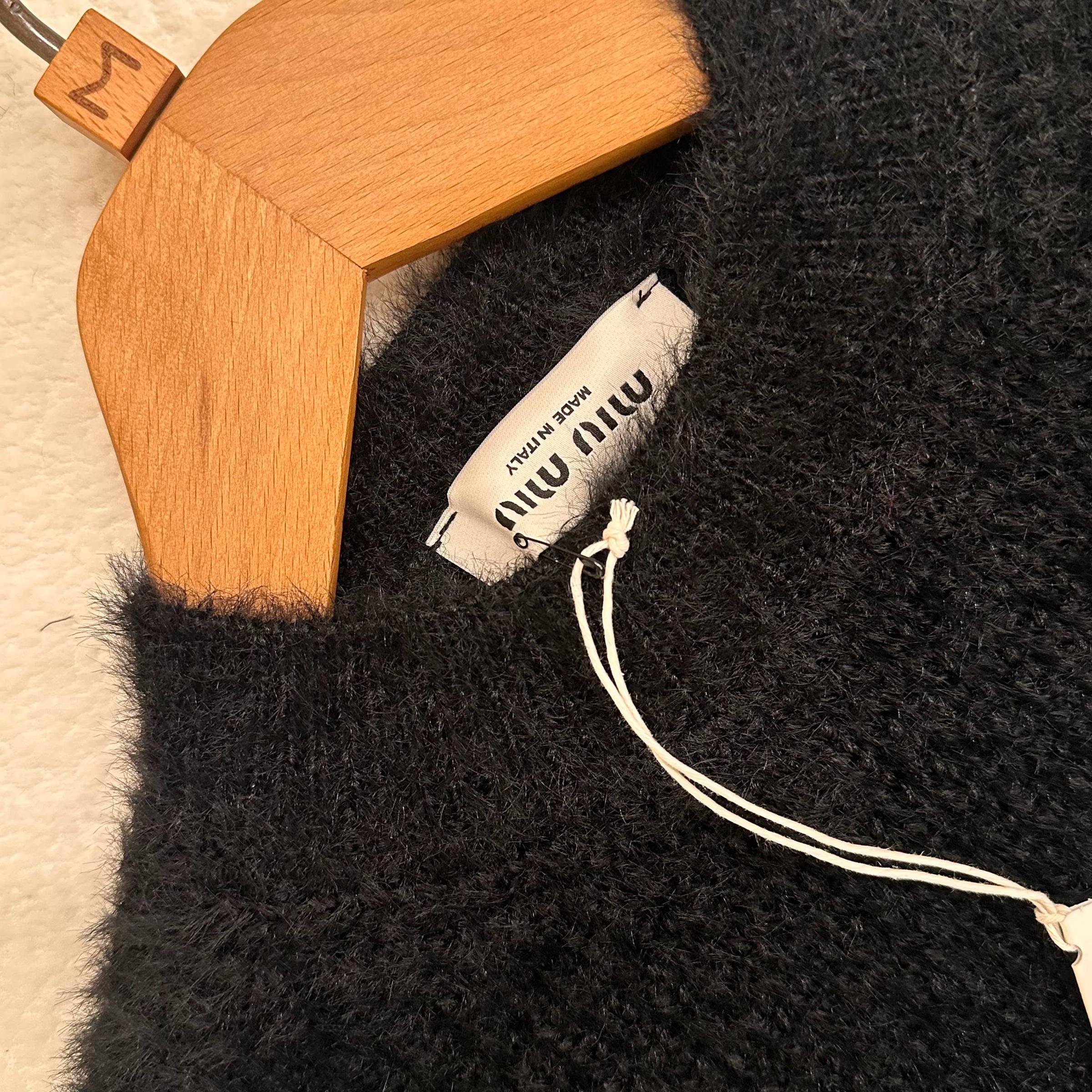 Women Knitted Sweater in 2 Colors