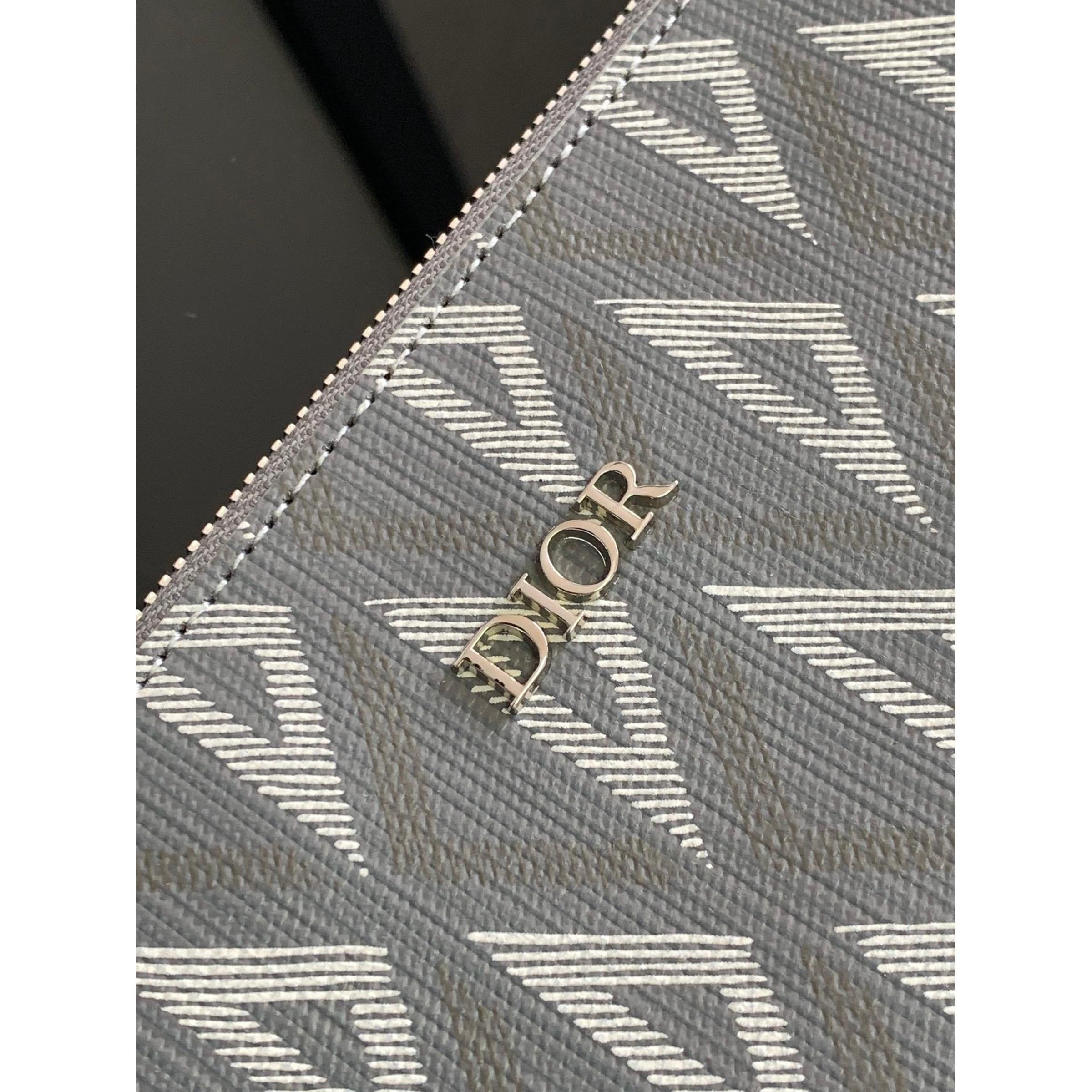 Siva monogram torbica od prave kože