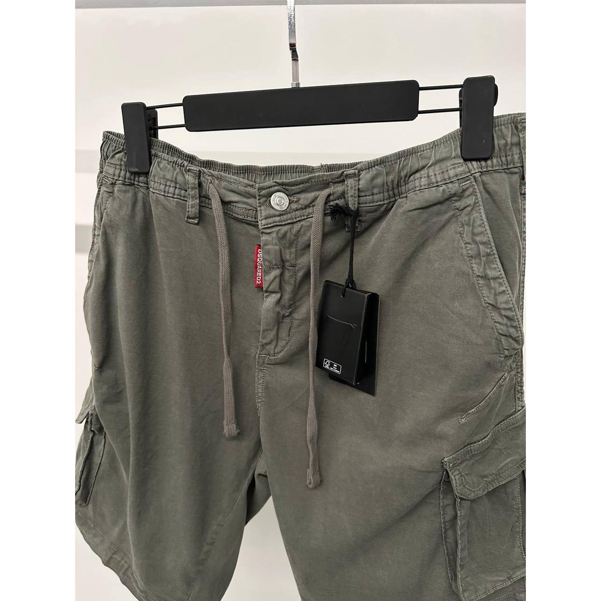 Tamnosive kargo kratke hlače